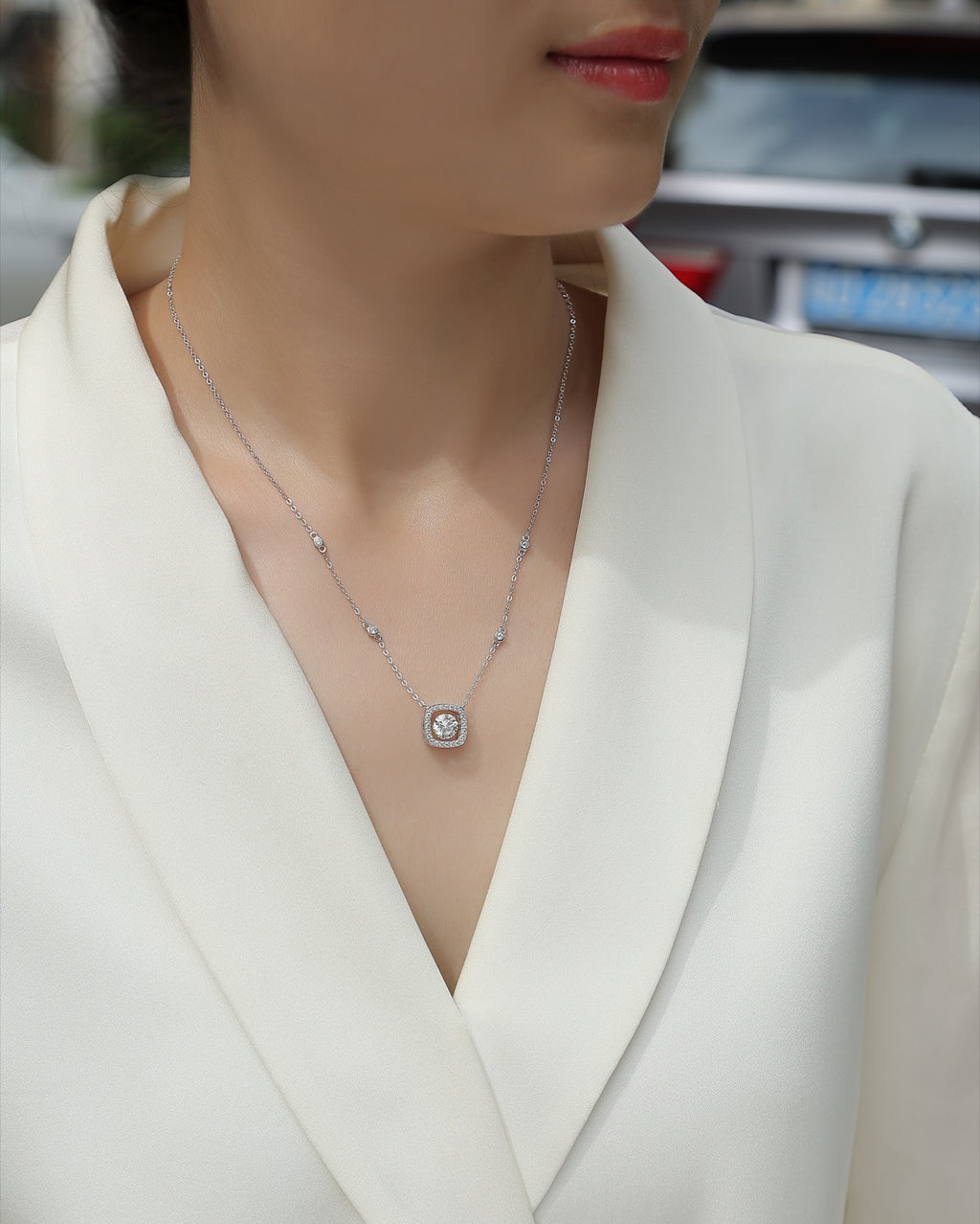 Sweetness 1 Carat Moissanite Halo Pendant Necklace in Sterling Silver