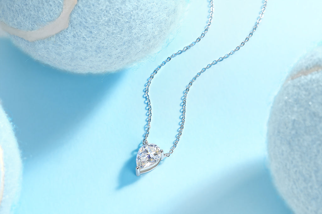 Goutte Moissanite Pear Pendant Necklace in Sterling Silver