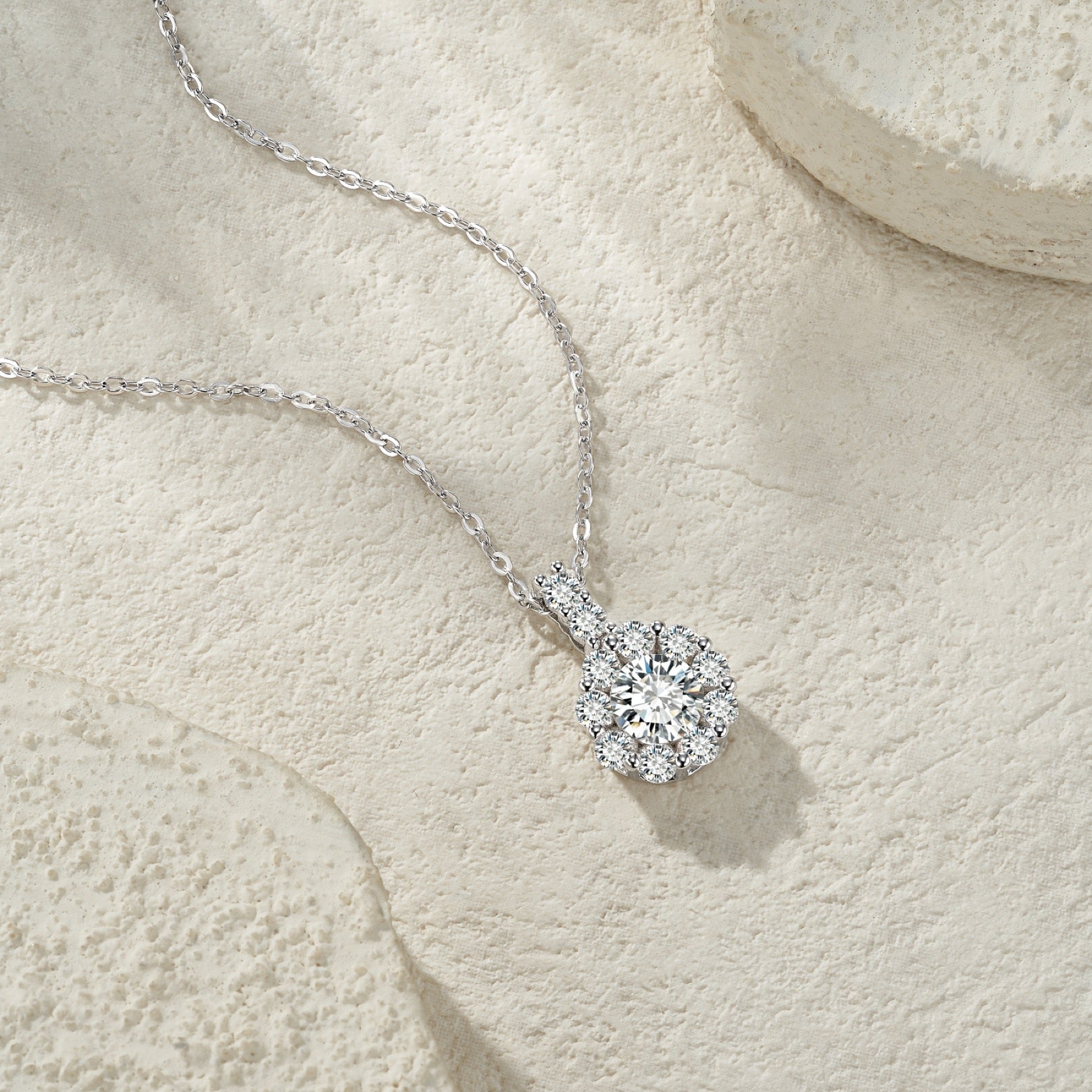 Marguerite 1 Carat Moissanite Flower Pendant Necklace in Sterling Silver