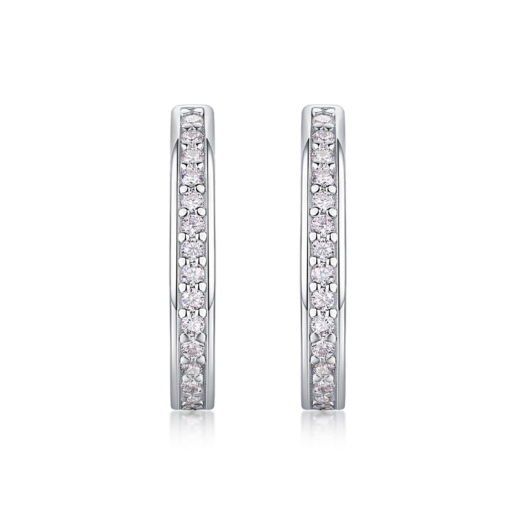 Ovale Moissanite Huggie Hoop Earrings in Sterling Silver
