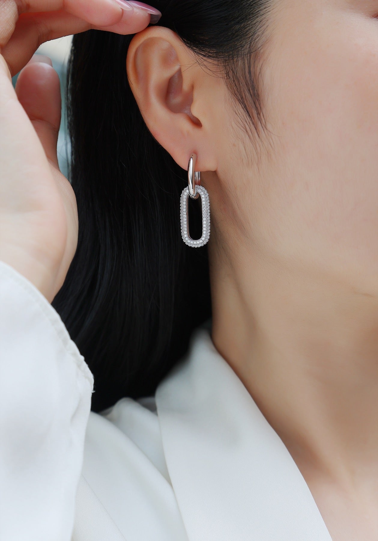 Chainlink Moissanite Link Huggie Hoop Earrings in Sterling Silver