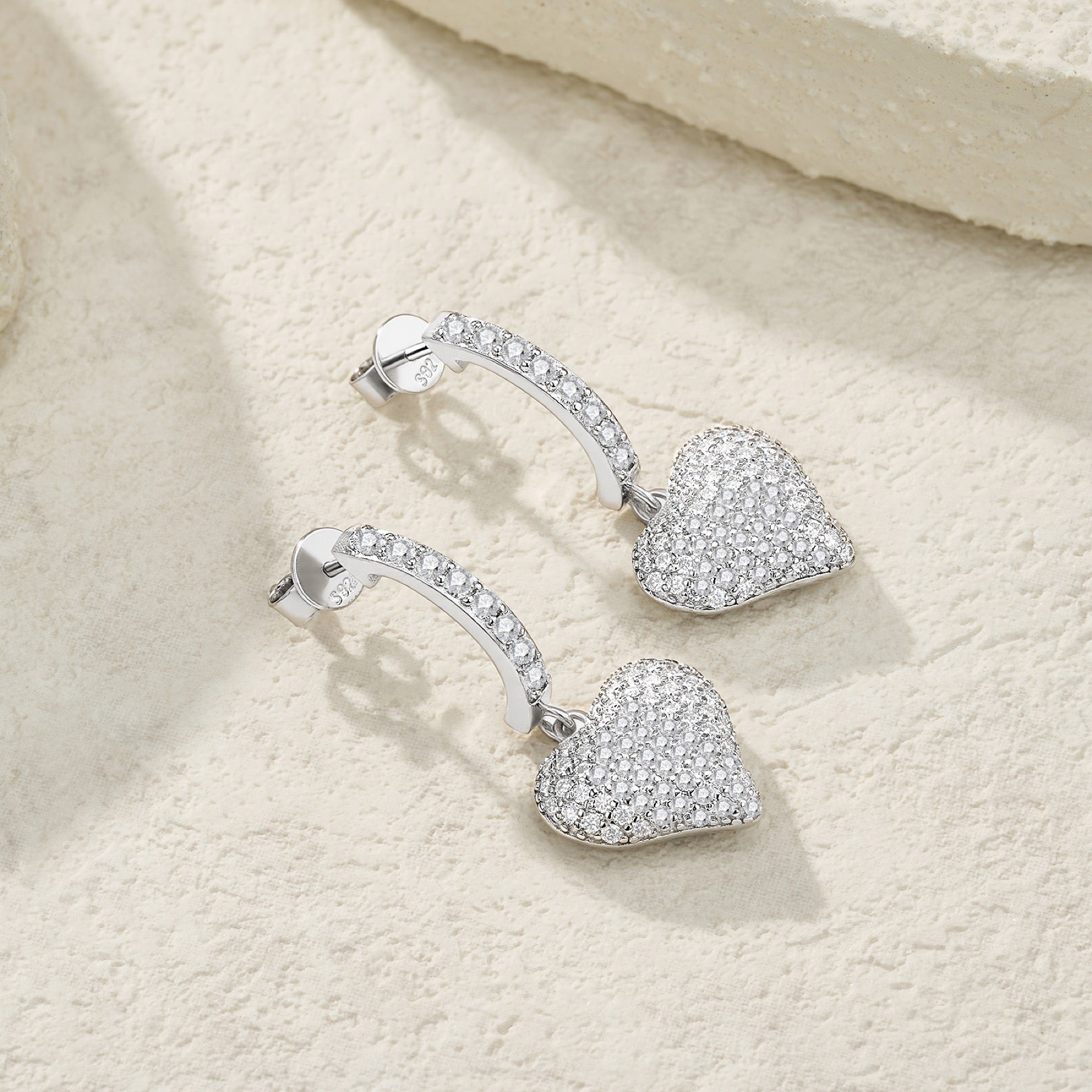 Pendente Moissanite Heart Drop Earrings in Sterling Silver