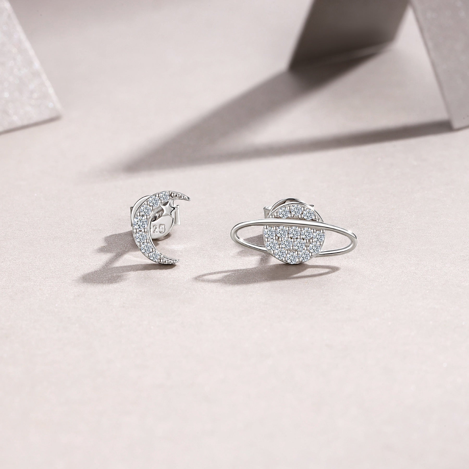 Pianeta Moissanite Stud Earrings in Sterling Silver