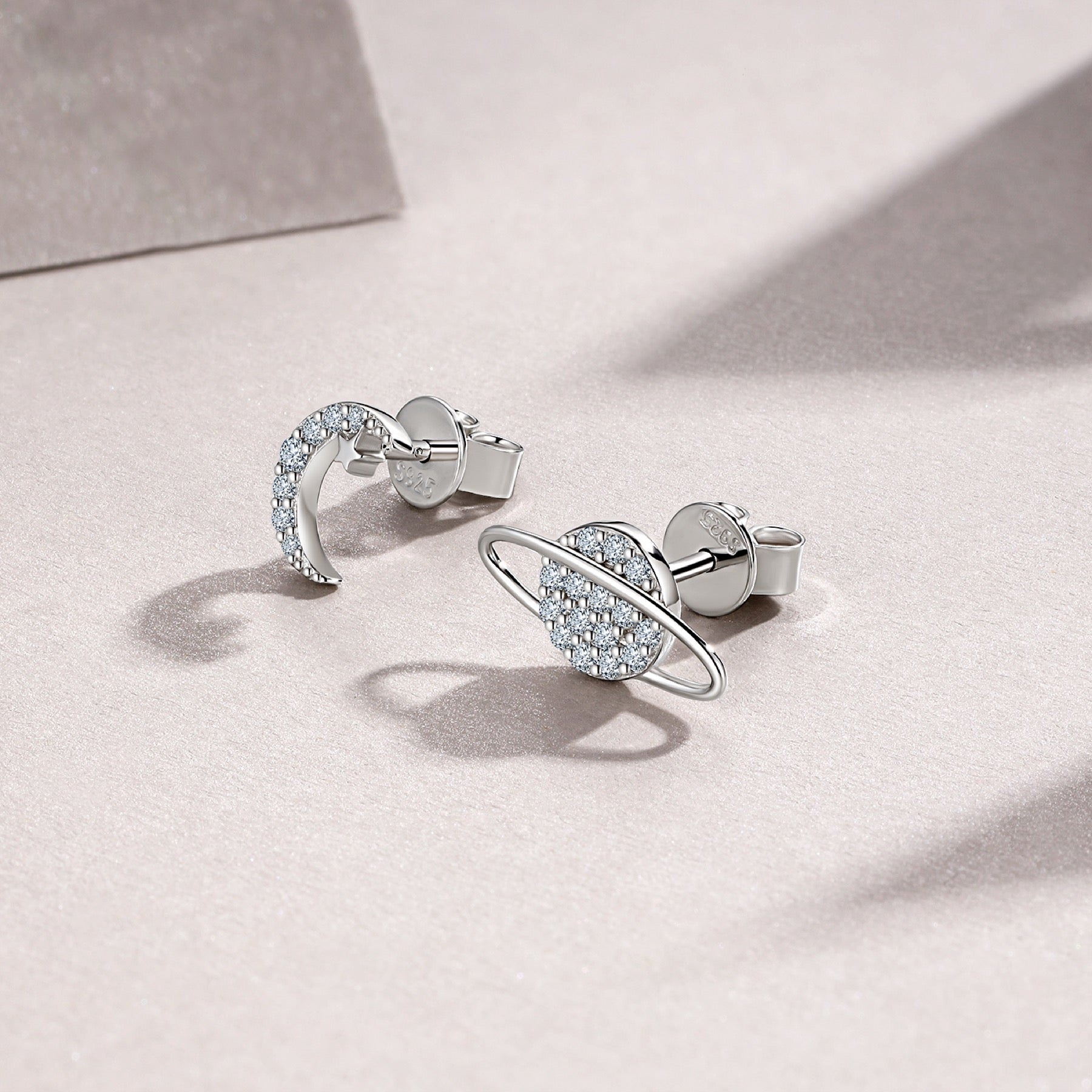 Pianeta Moissanite Stud Earrings in Sterling Silver