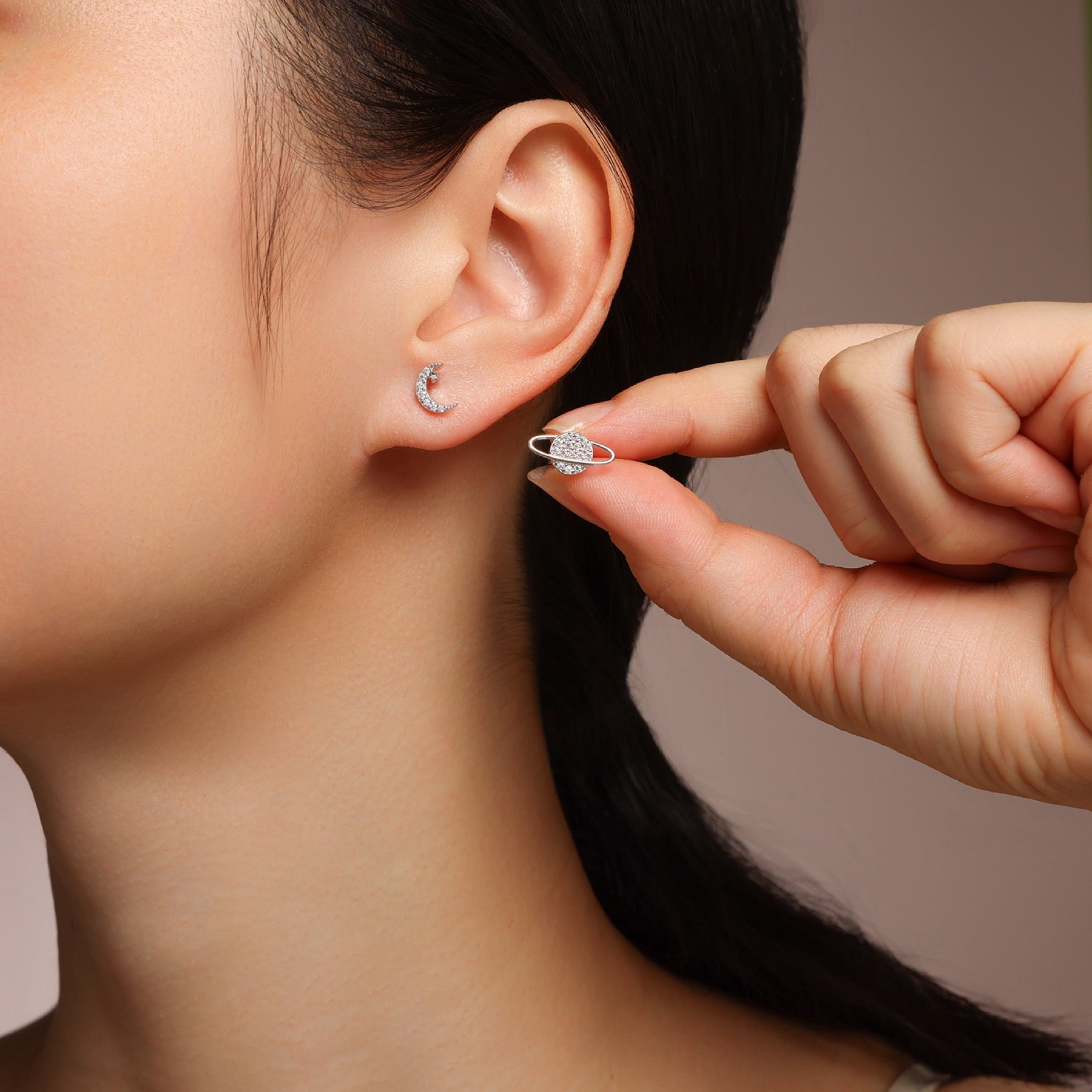 Pianeta Moissanite Stud Earrings in Sterling Silver