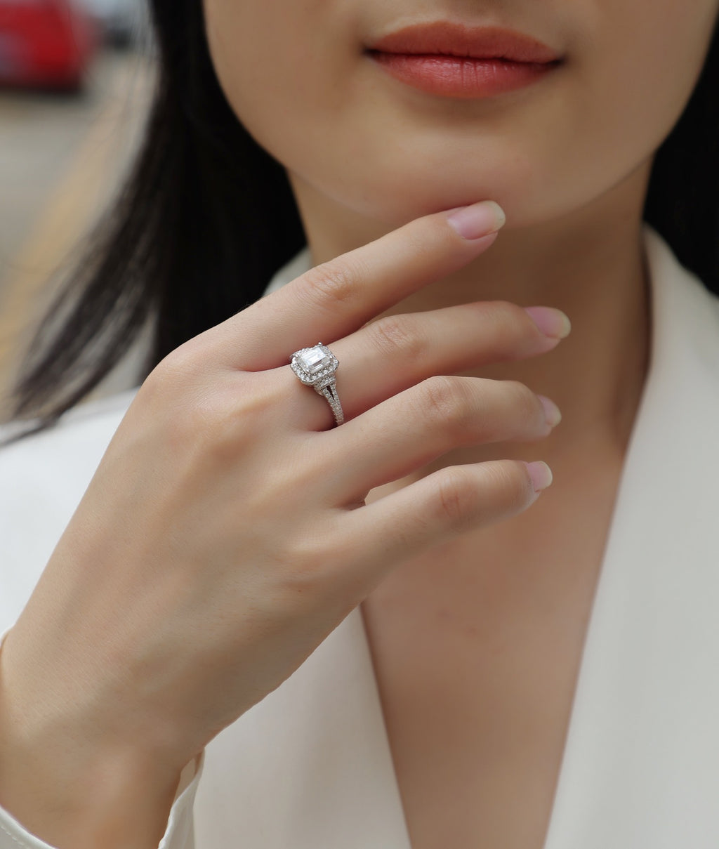 Cofanetto Emerald-Cut Moissanite Three-Stone Ring in Sterling Silver