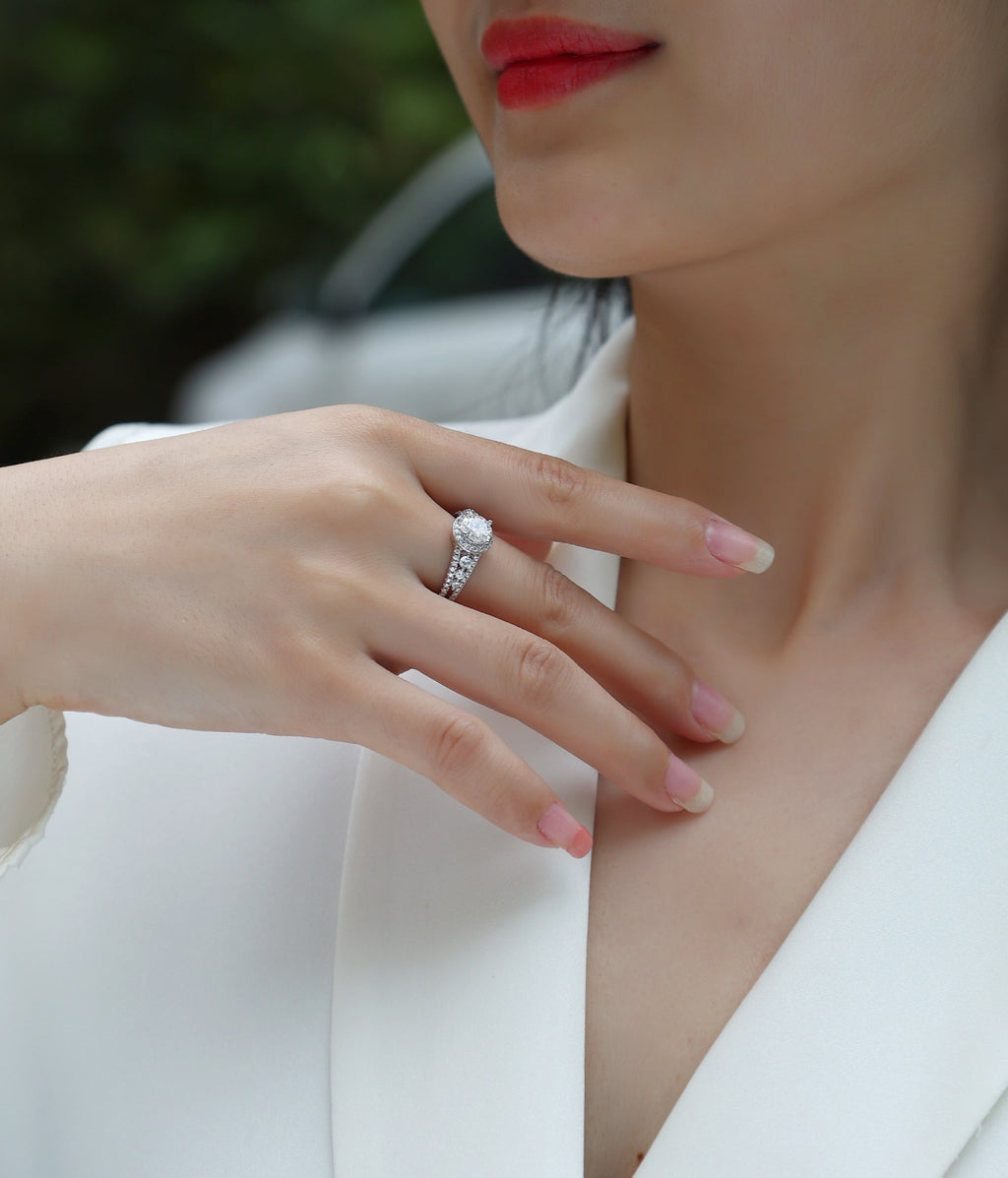 Shower Oval-Cut Moissanite Halo Ring in Sterling Silver