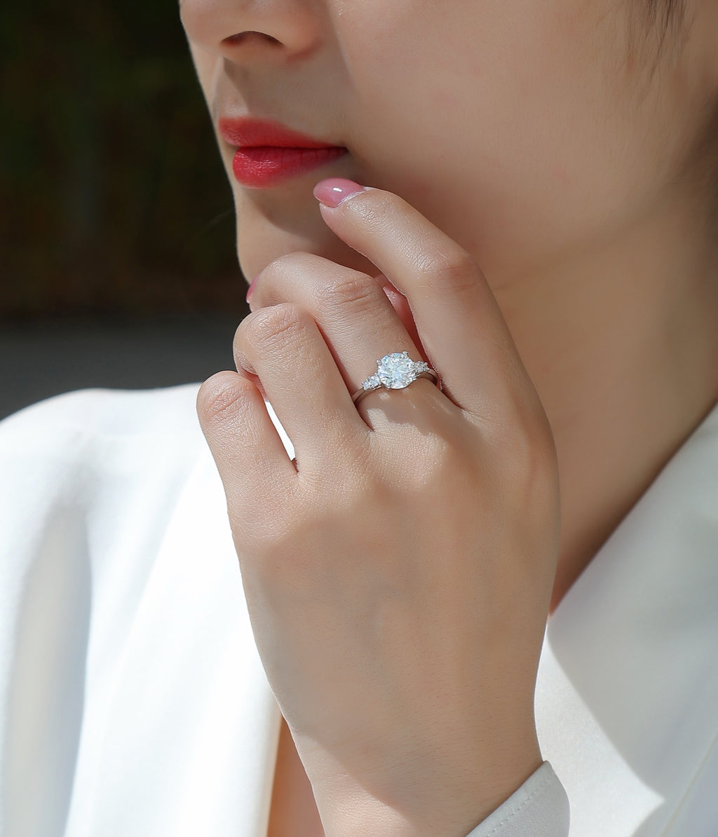 Starvow 2 Carat Moissanite Solitaire Ring in Sterling Silver