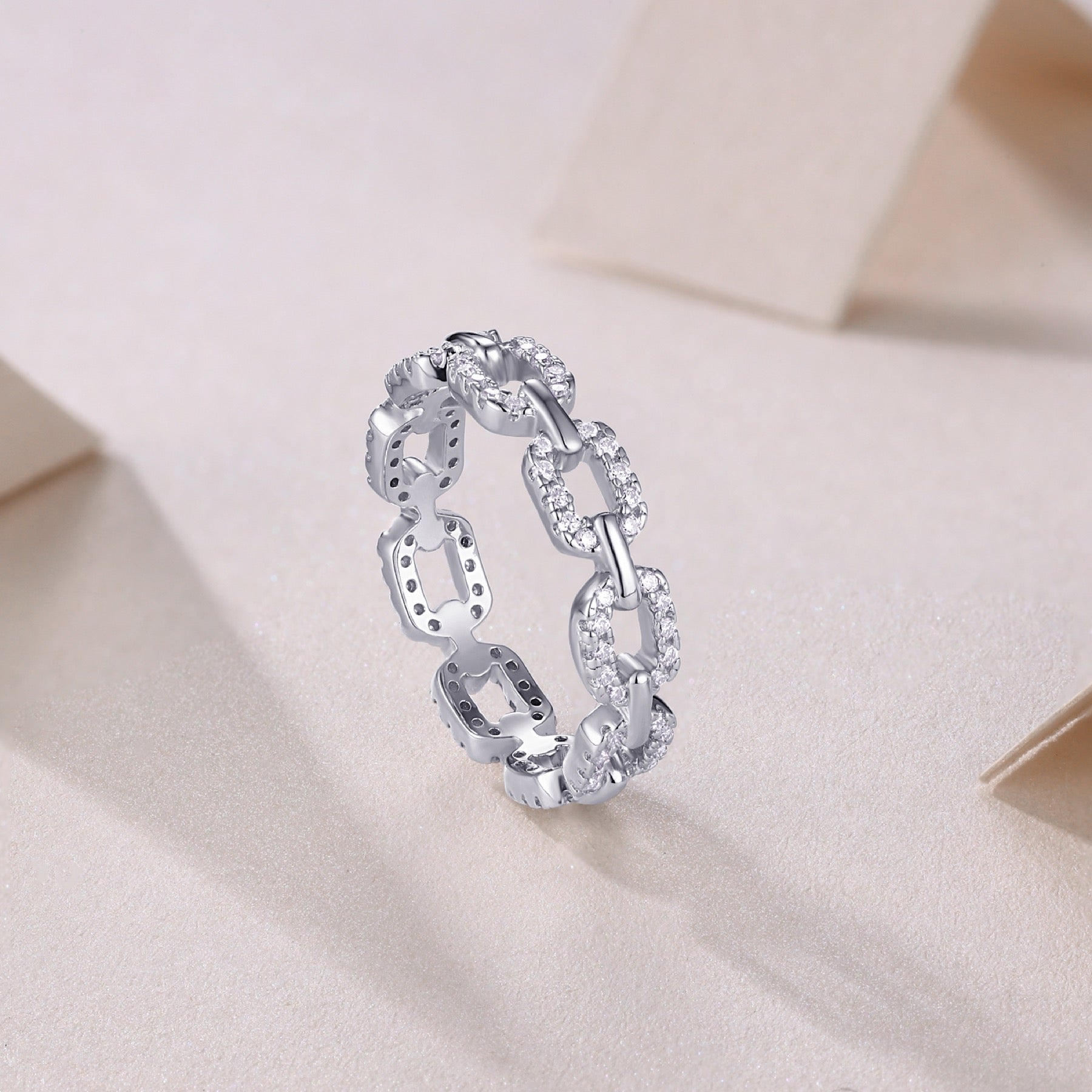 Chainlove Moissanite Band Ring in Sterling Silver
