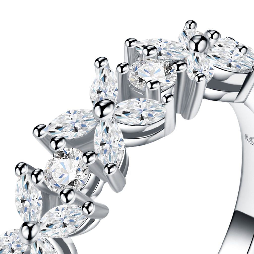 Ivy Moissanite Band Ring in Sterling Silver — detail