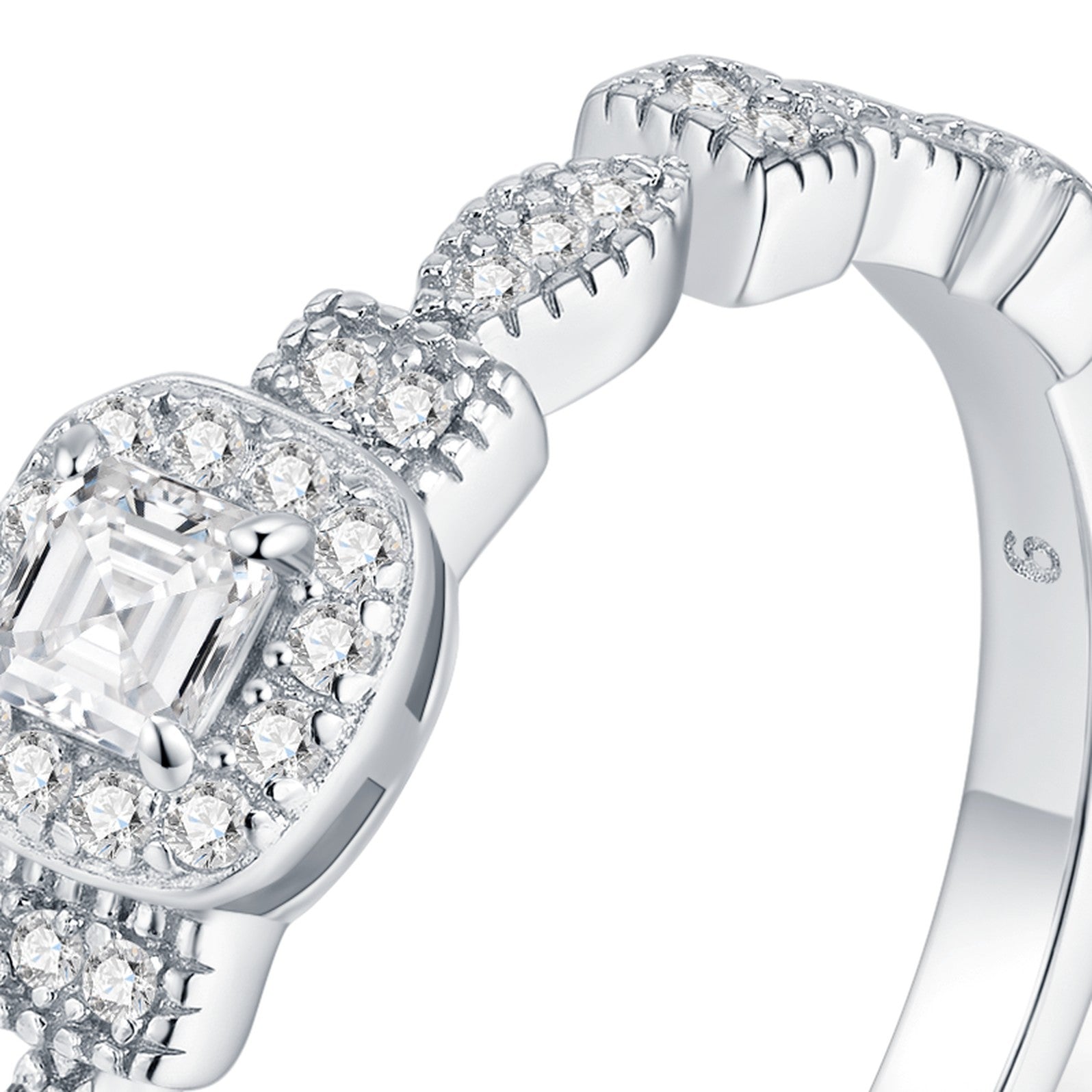 Smeraldino Moissanite Band Ring in Sterling Silver — detail