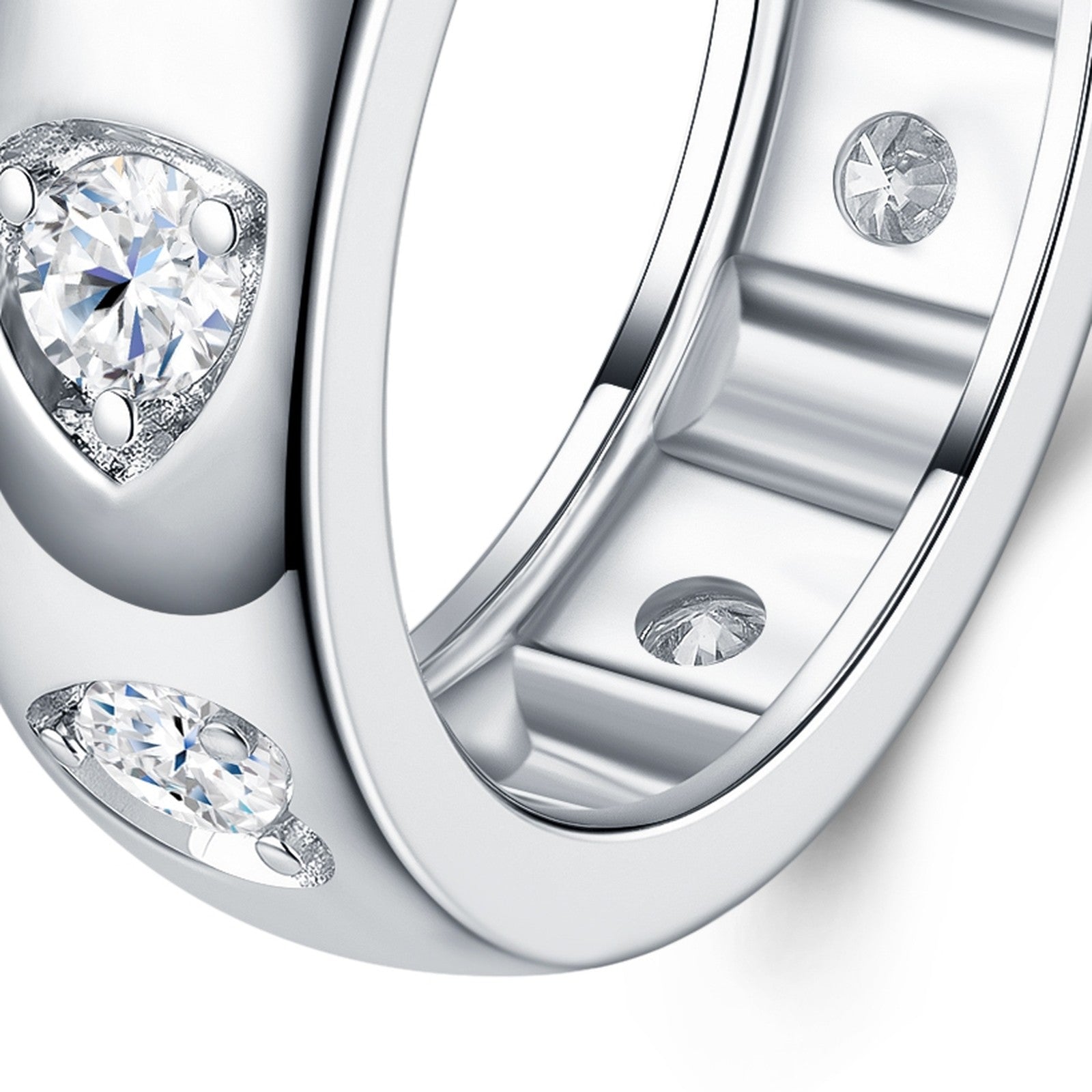 Binario Moissanite Band Ring in Sterling Silver — detail