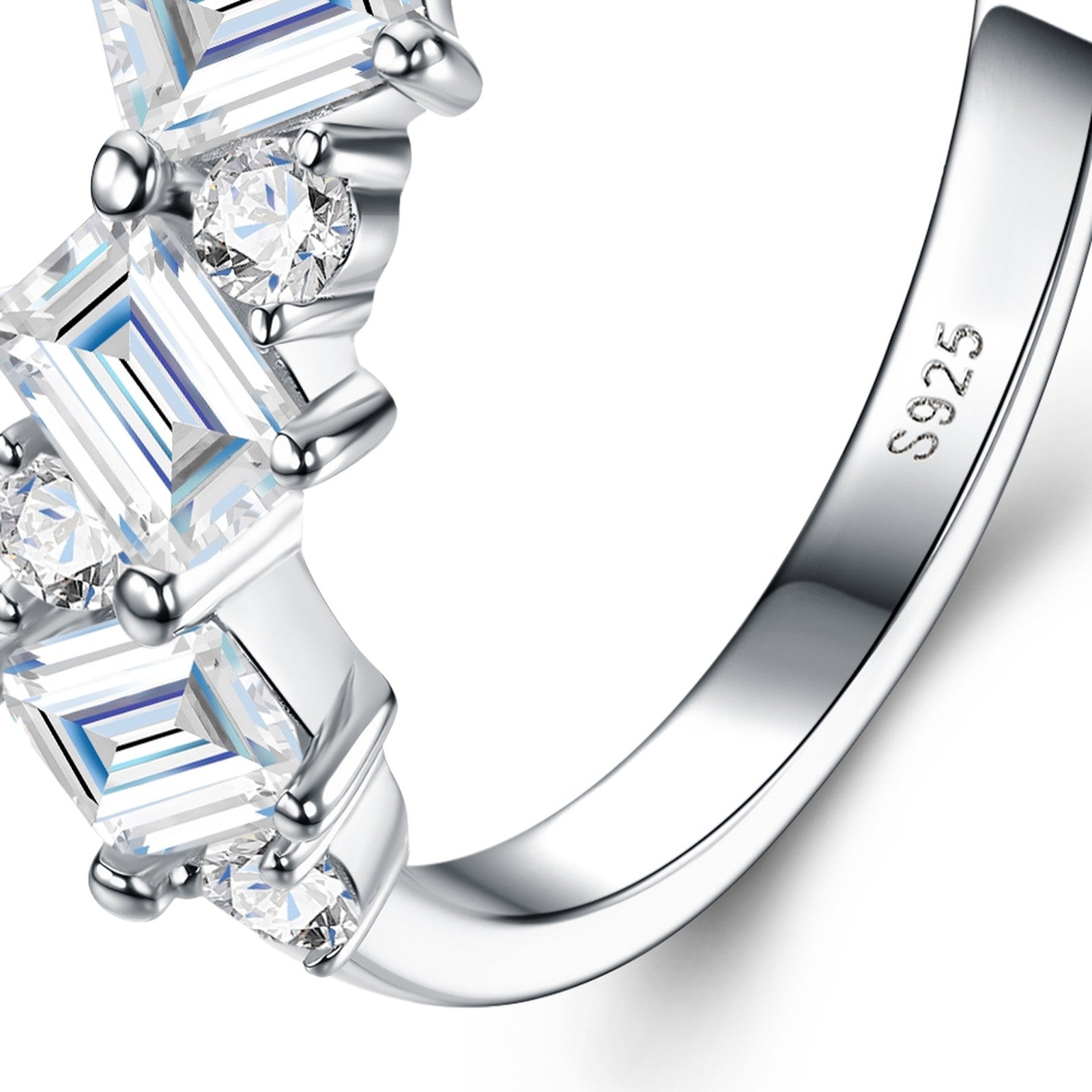Trismeraldo Emerald-Cut Moissanite Three-Stone Ring in Sterling Silver — detail
