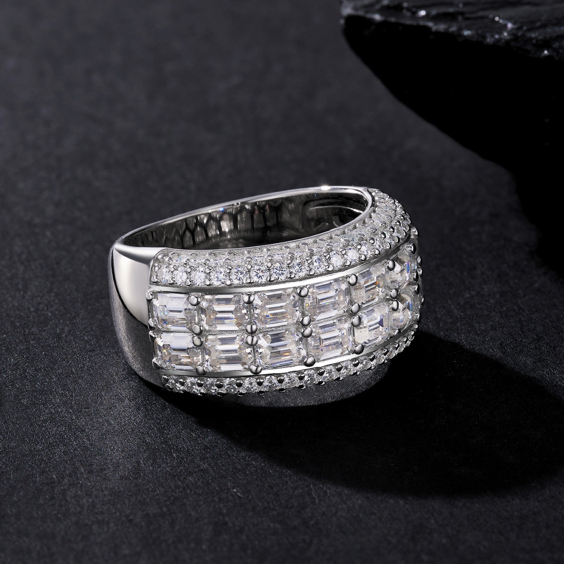 Sontuoso Moissanite Band Ring in Sterling Silver