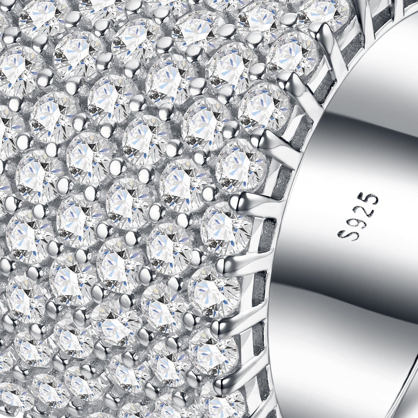 Massiccia Moissanite Band Ring in Sterling Silver — detail