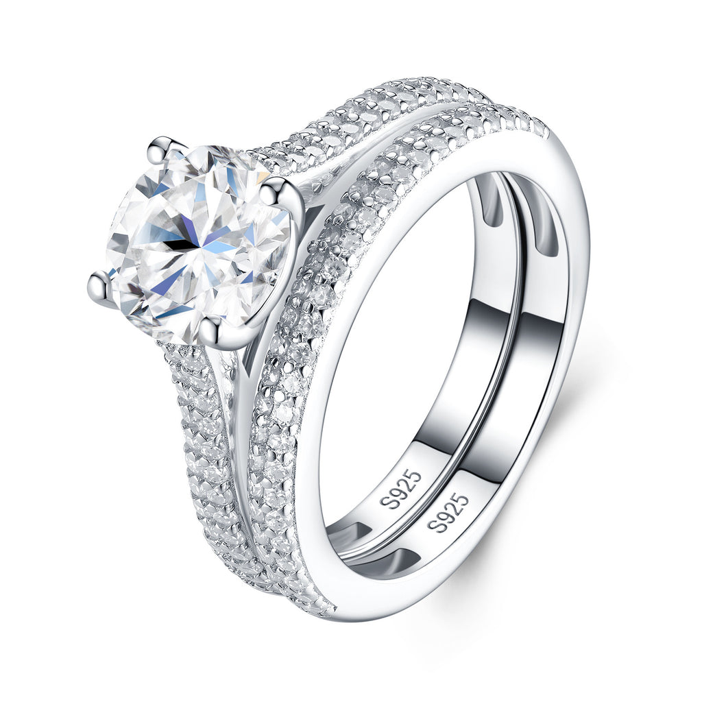 Ovalsovrana 2 Carat Moissanite Halo Ring in Sterling Silver