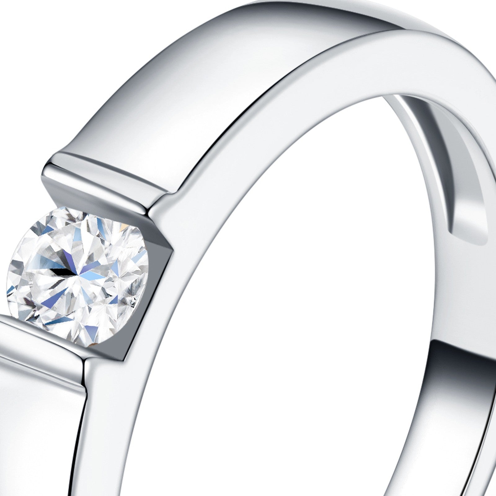 Vero Moissanite Band Ring in Sterling Silver — detail