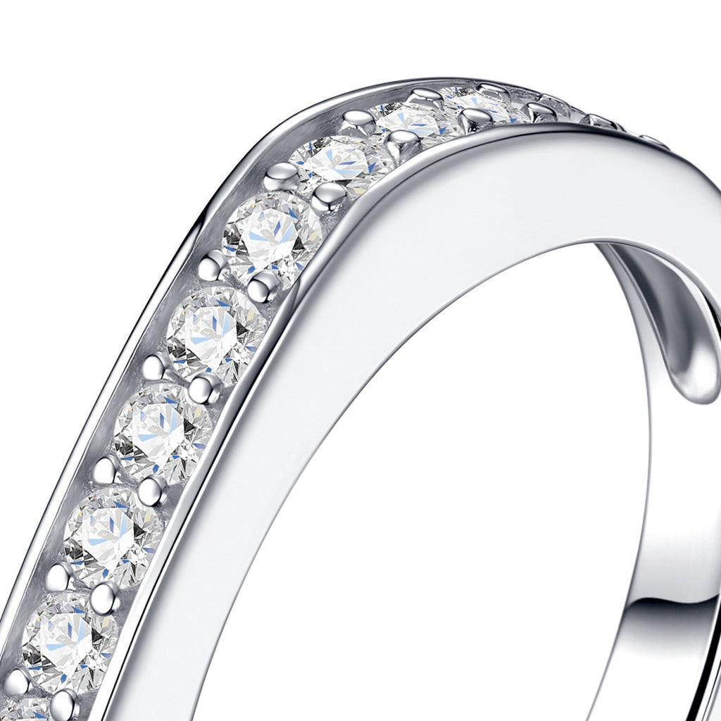 Doppietta Moissanite Band Ring in Sterling Silver — detail
