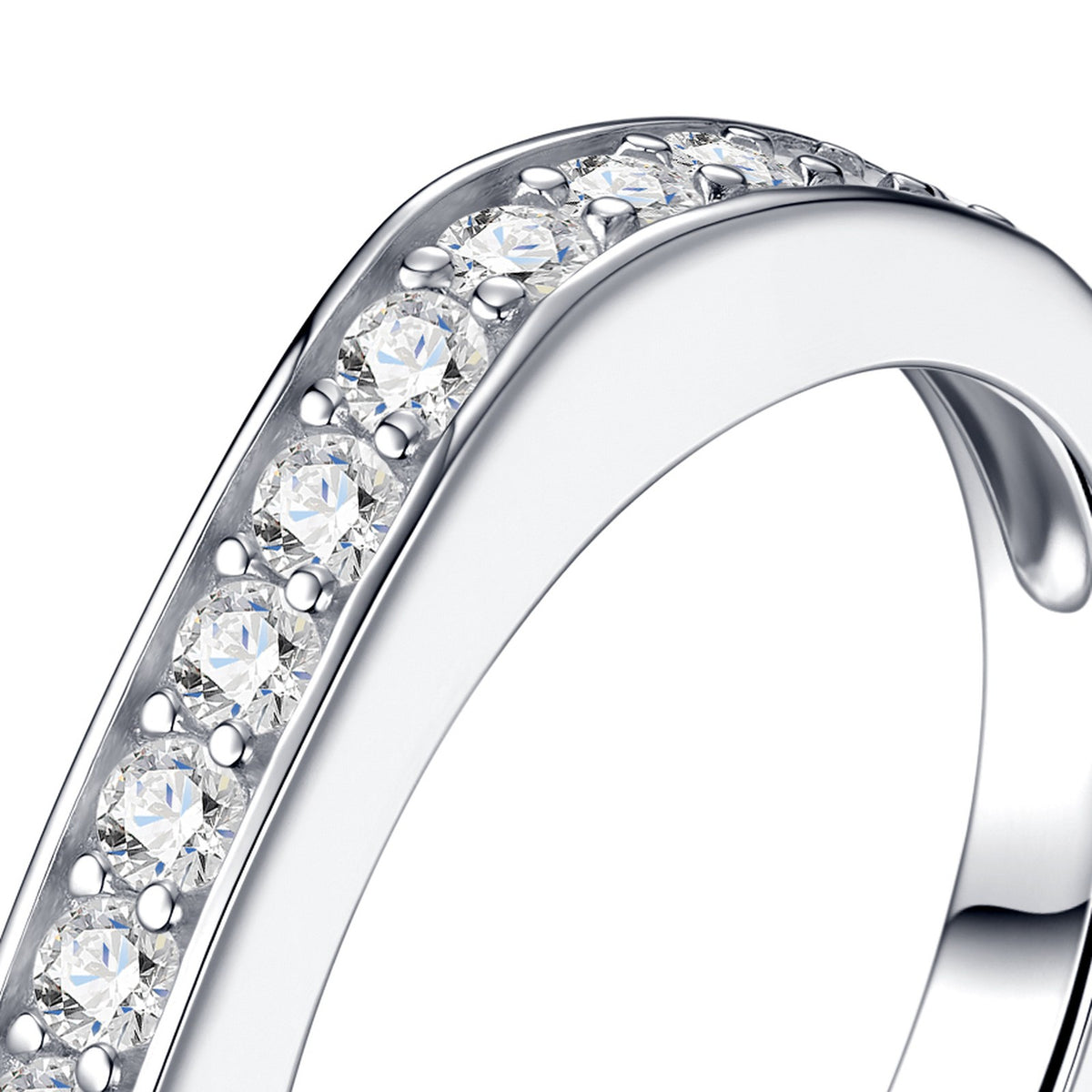 Doppietta Moissanite Band Ring in Sterling Silver — detail