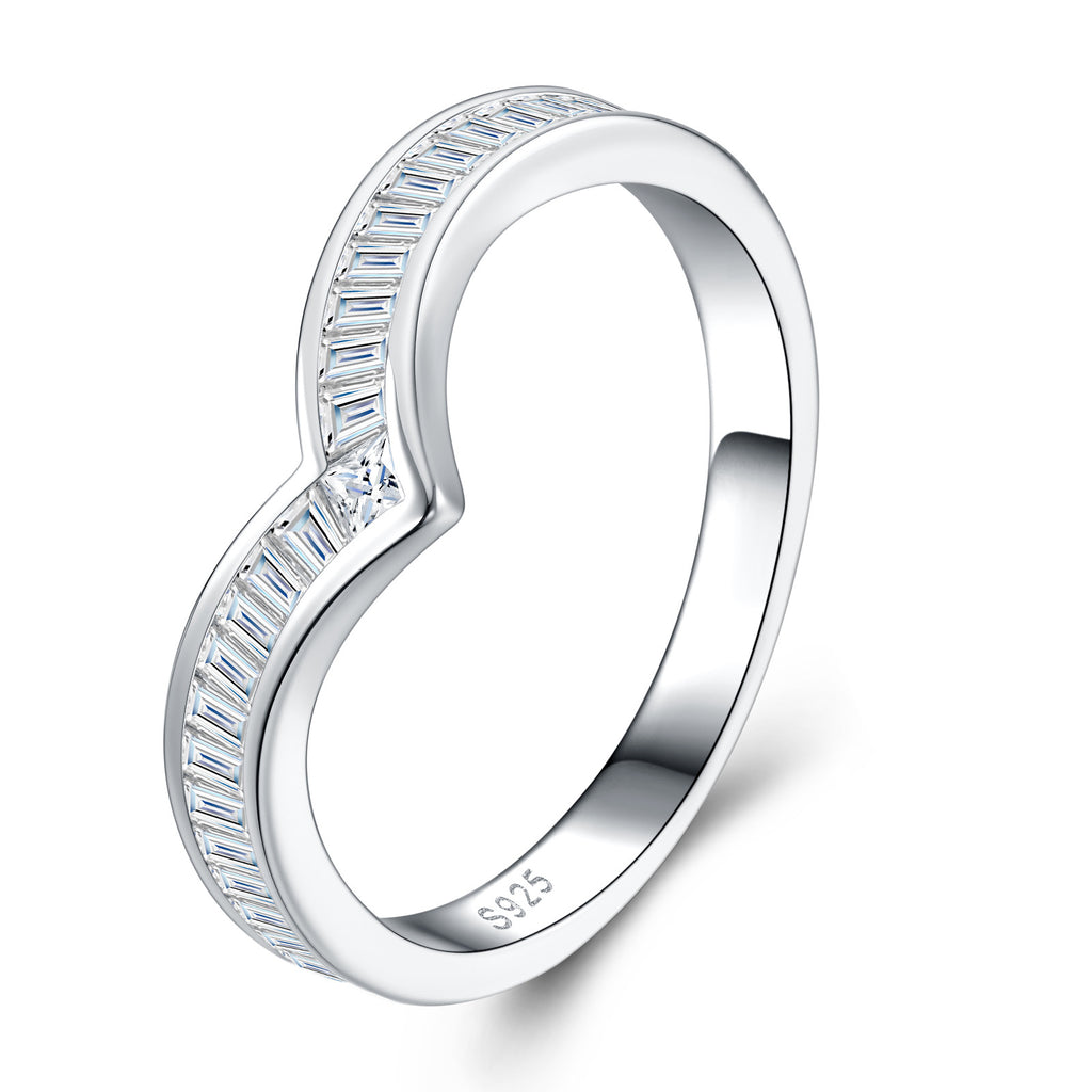 Puntale Moissanite Band Ring in Sterling Silver