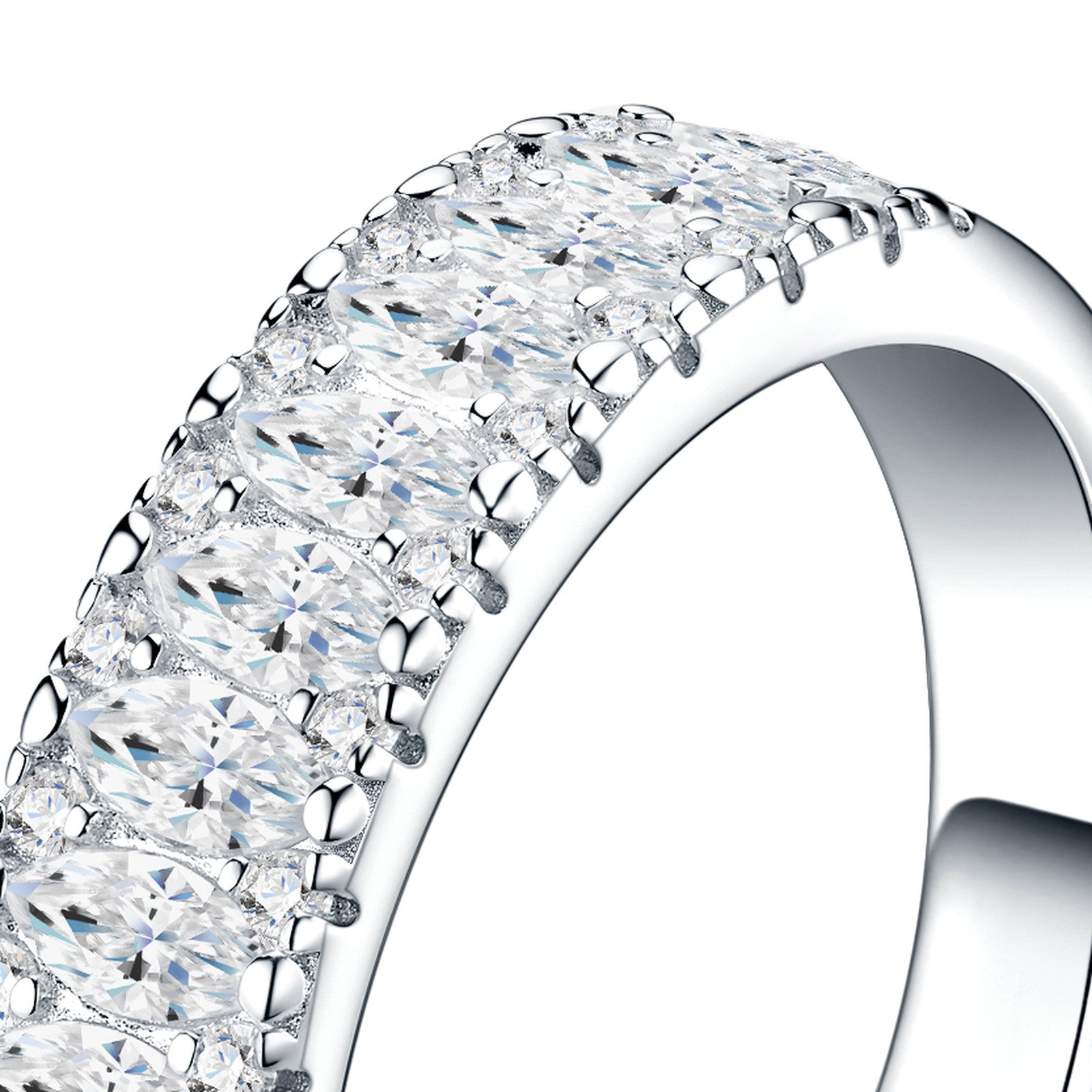 Duebordi Moissanite Band Ring in Sterling Silver — detail