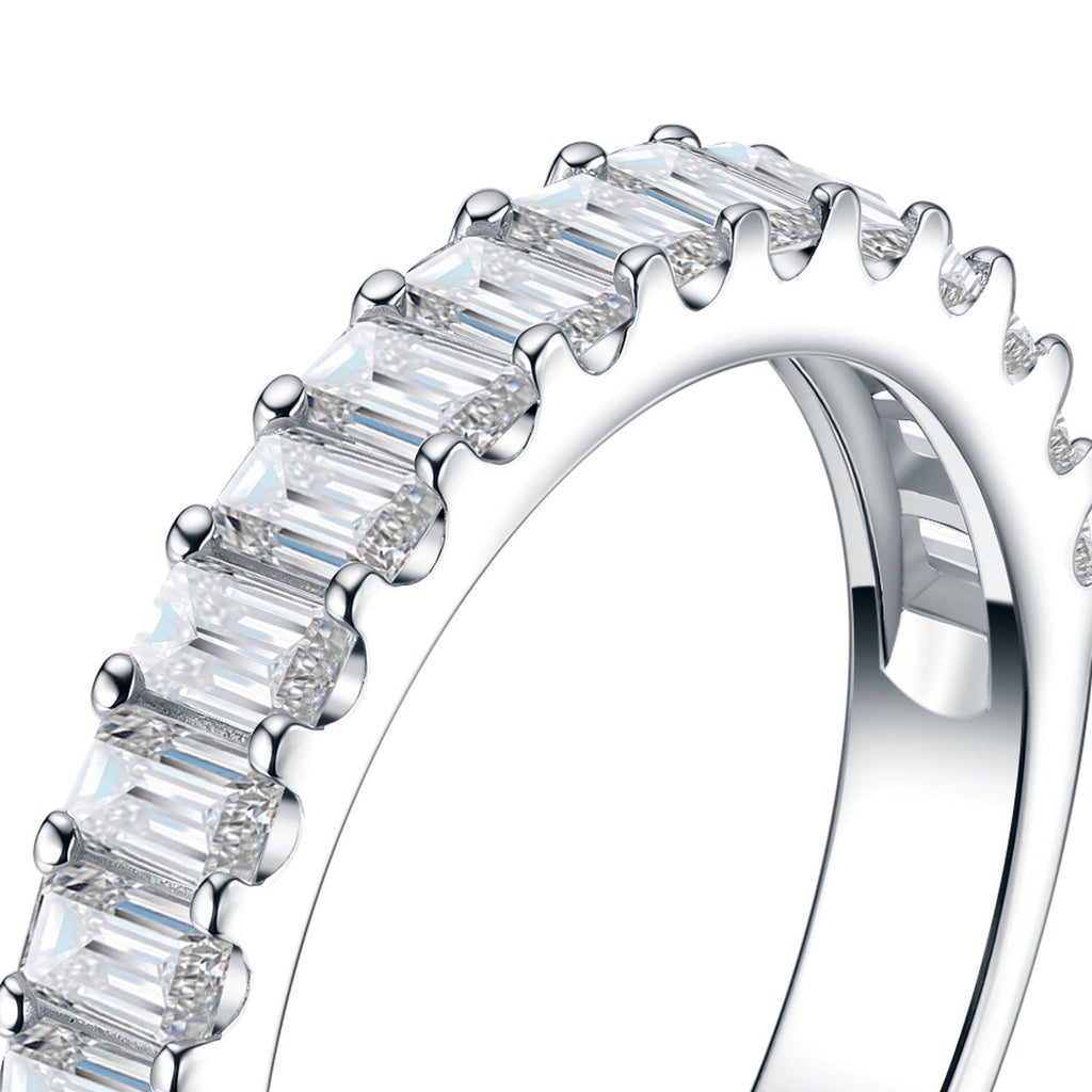 Baguetterna Moissanite Eternity Band Ring in Sterling Silver — detail