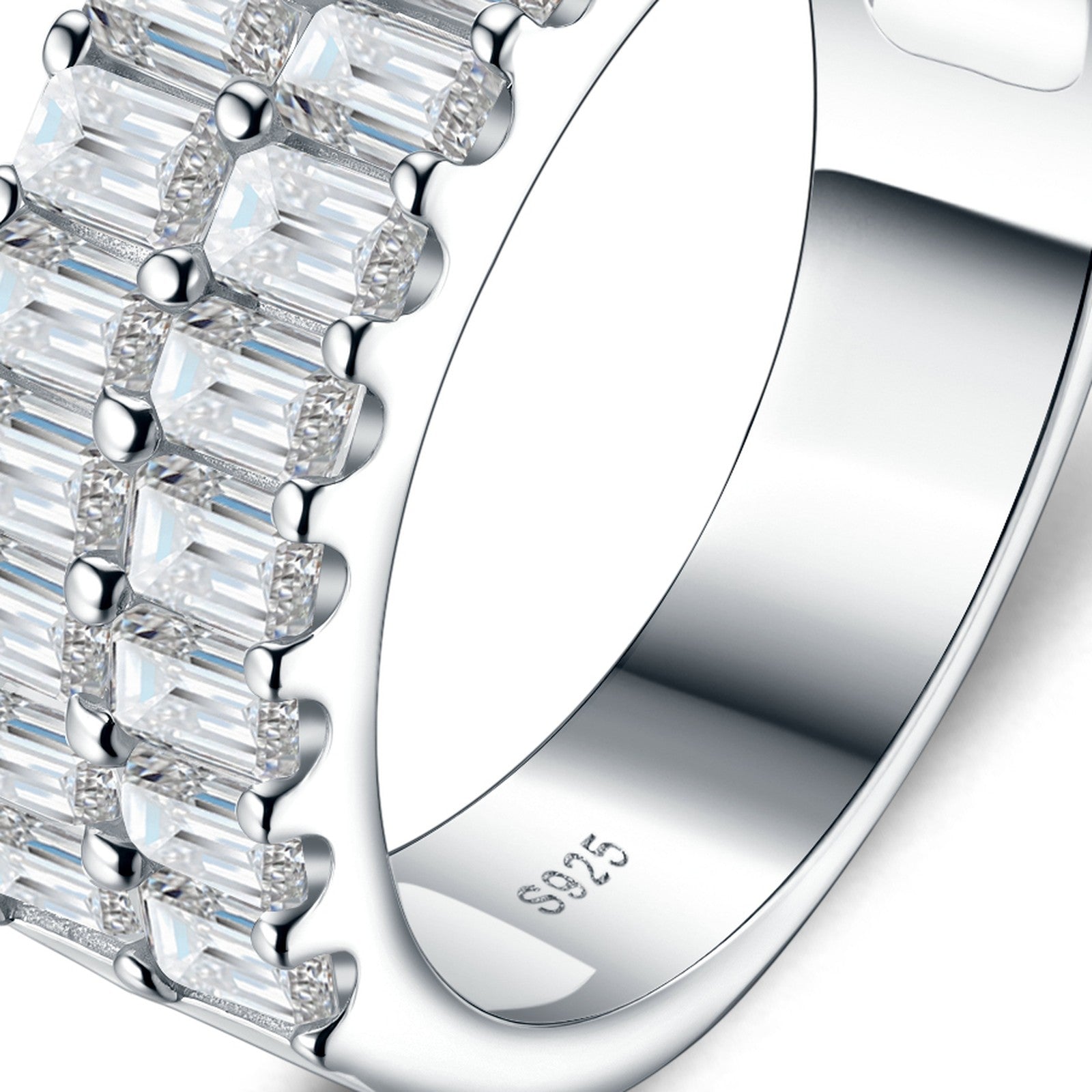 Doppiobag Moissanite Band Ring in Sterling Silver — detail