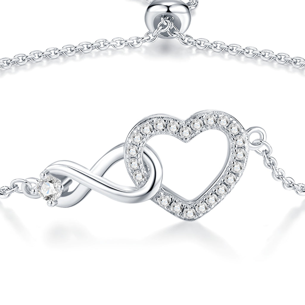 Infinicuore Moissanite Chain Bracelet in Sterling Silver — detail
