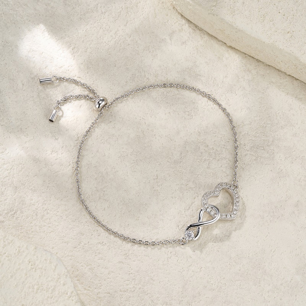 Infinicuore Moissanite Chain Bracelet in Sterling Silver