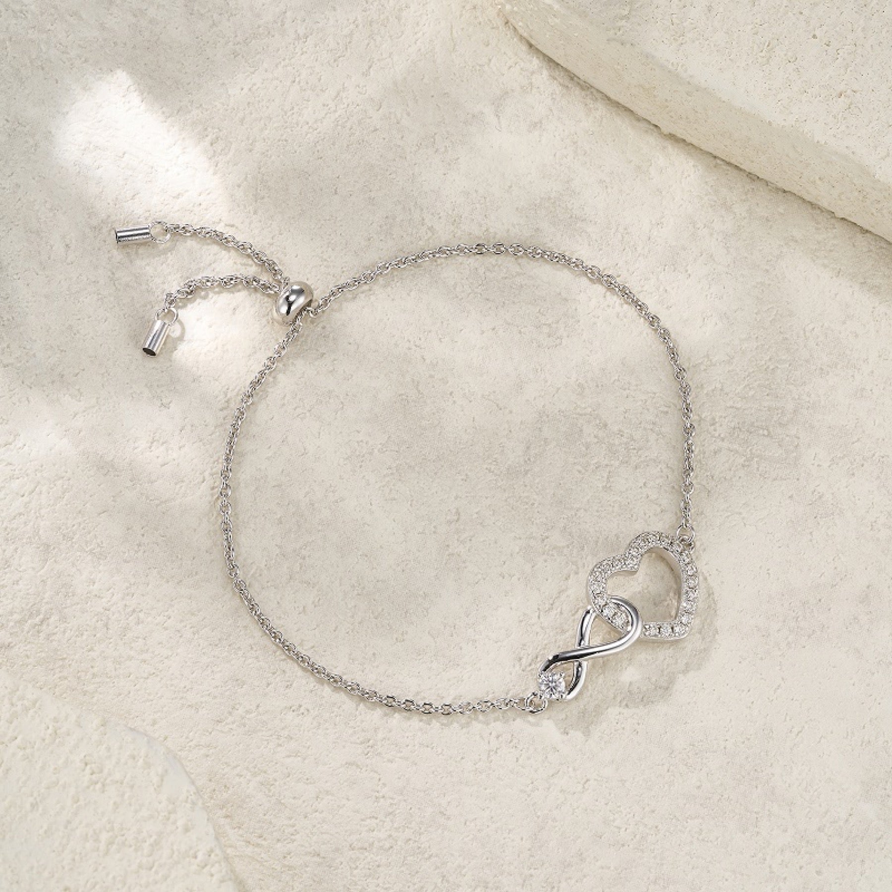 Infinicuore Moissanite Chain Bracelet in Sterling Silver
