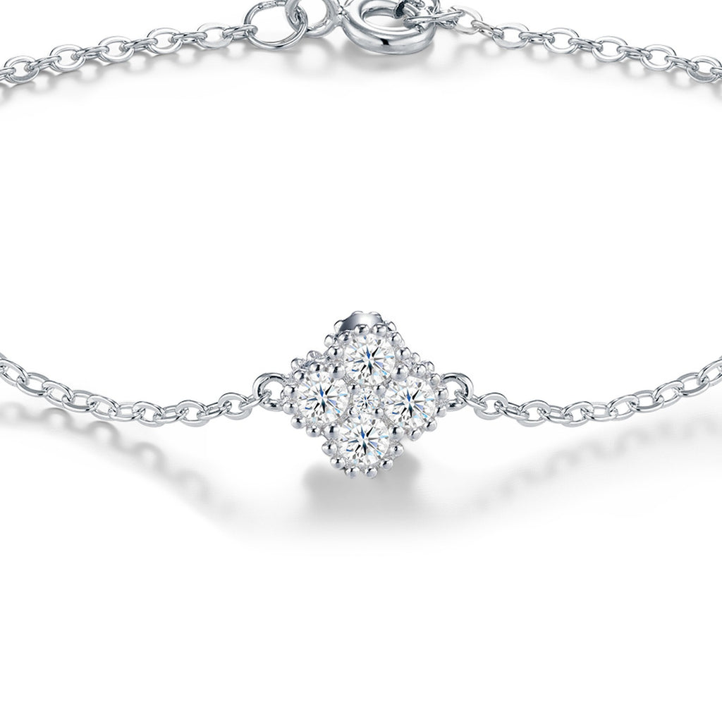 Trifoglietto Moissanite Chain Bracelet in Sterling Silver — detail