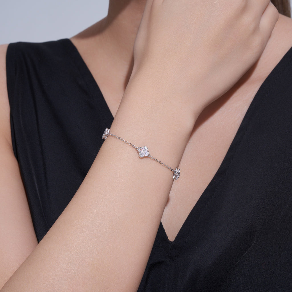 Trifoglietto Moissanite Chain Bracelet in Sterling Silver