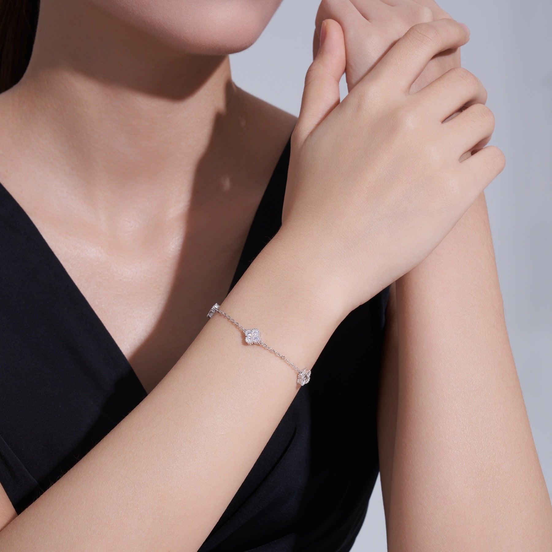 Trifoglietto Moissanite Chain Bracelet in Sterling Silver