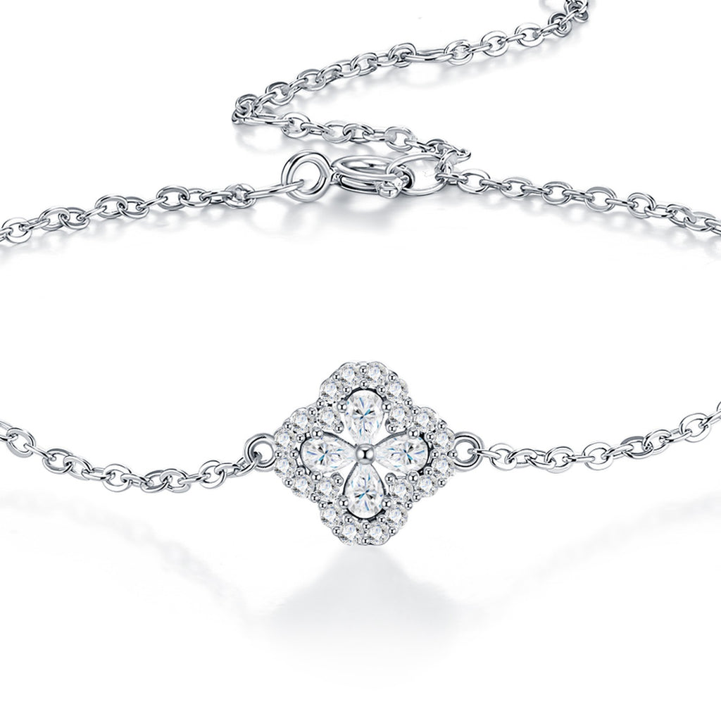 Quadrifogli Moissanite Chain Bracelet in Sterling Silver — detail