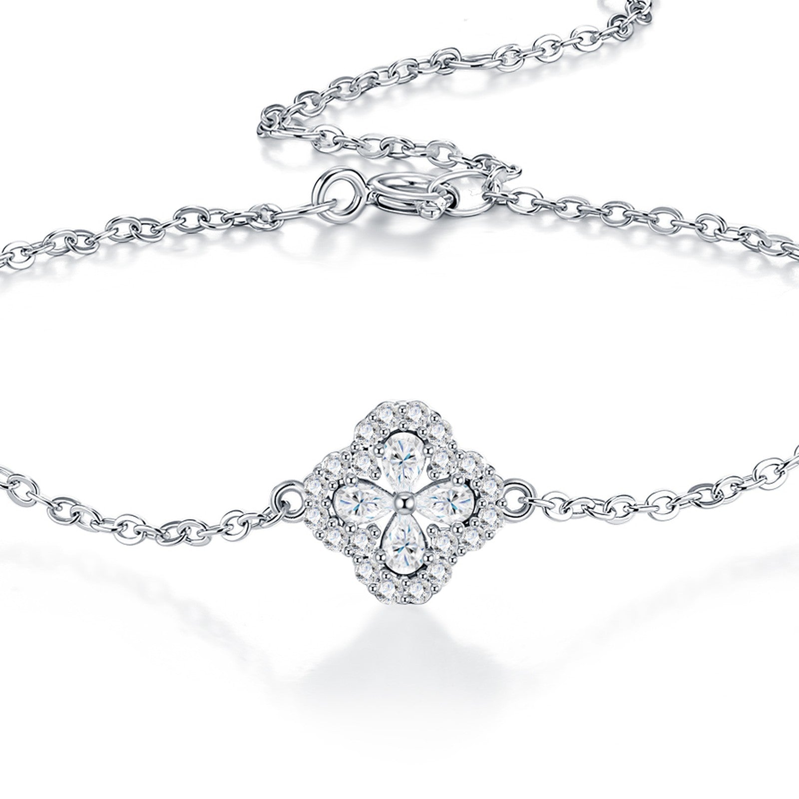 Quadrifogli Moissanite Chain Bracelet in Sterling Silver — detail