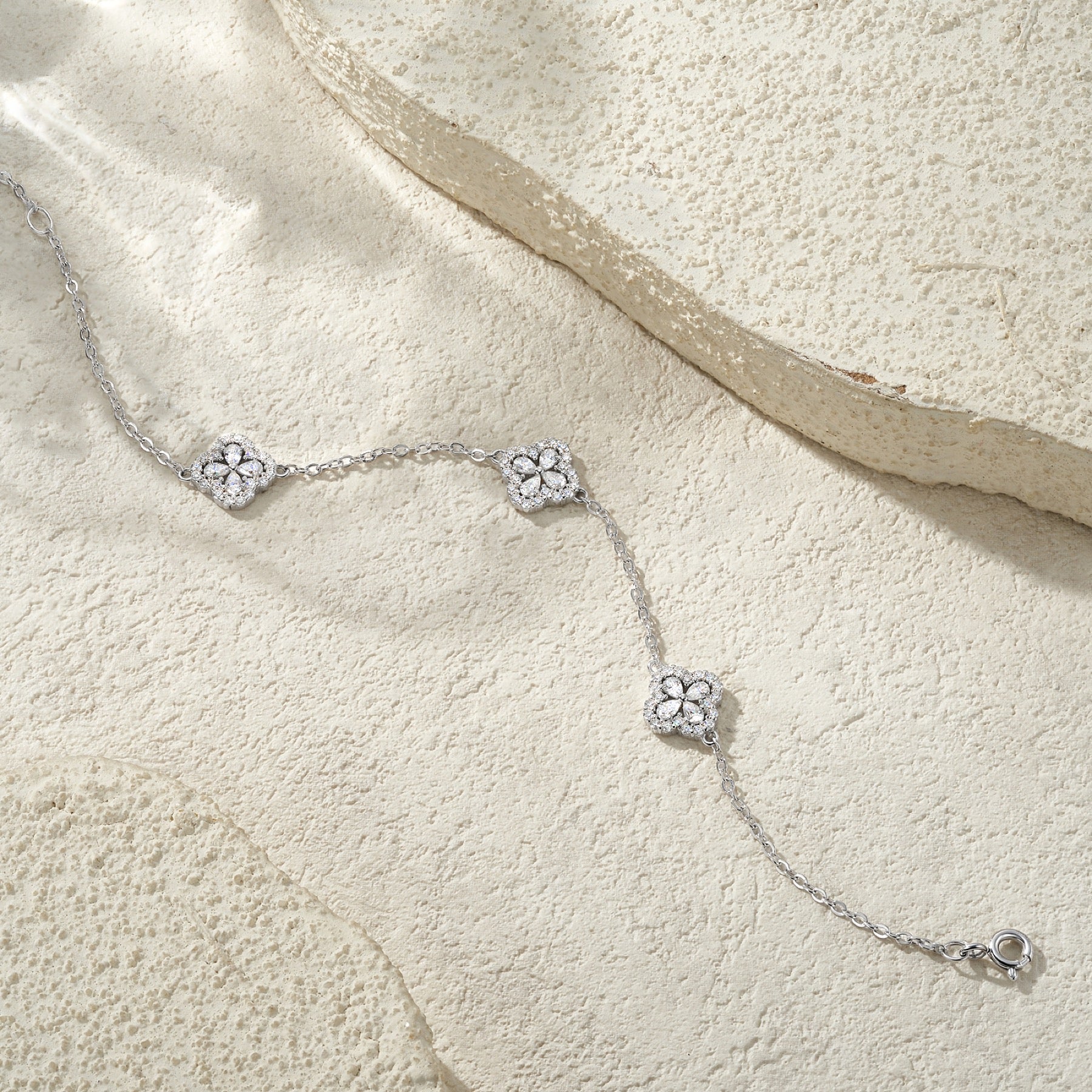 Quadrifogli Moissanite Chain Bracelet in Sterling Silver