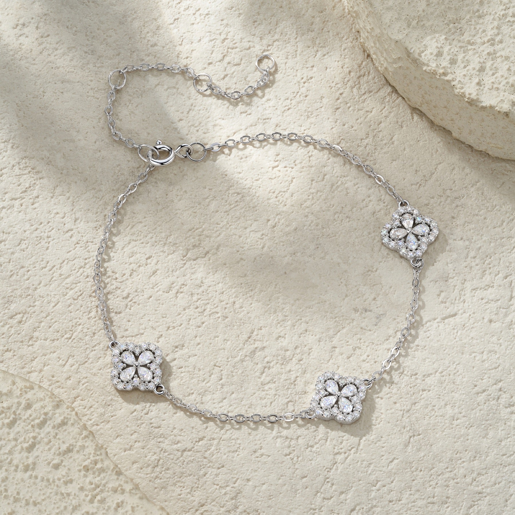 Quadrifogli Moissanite Chain Bracelet in Sterling Silver