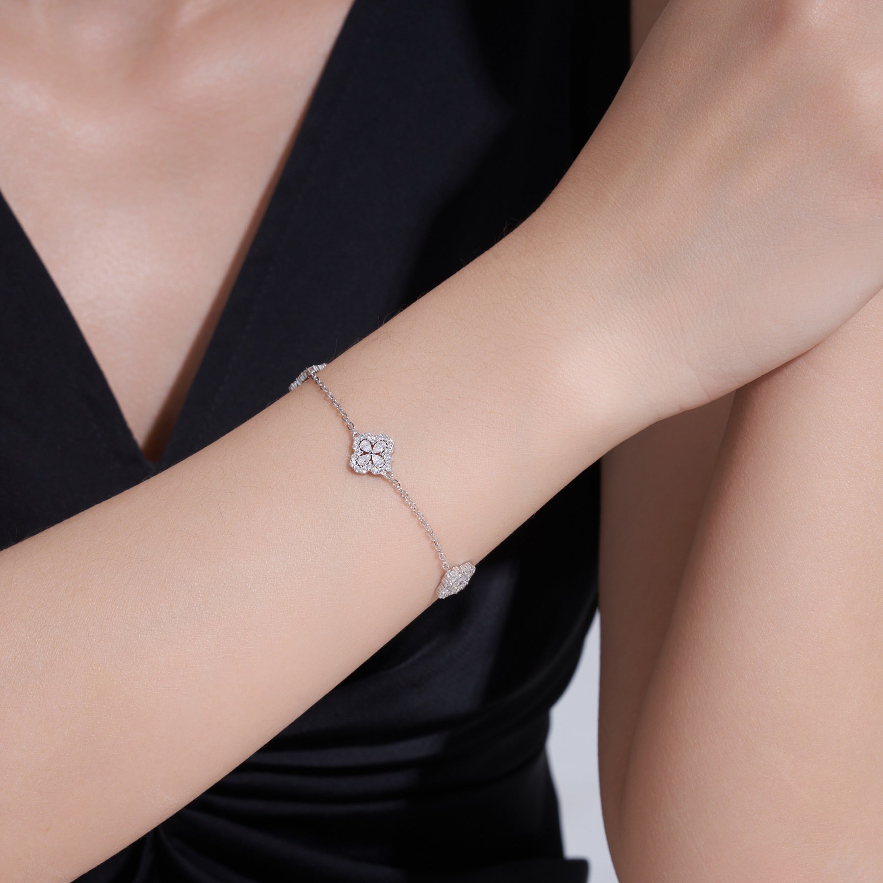 Quadrifogli Moissanite Chain Bracelet in Sterling Silver