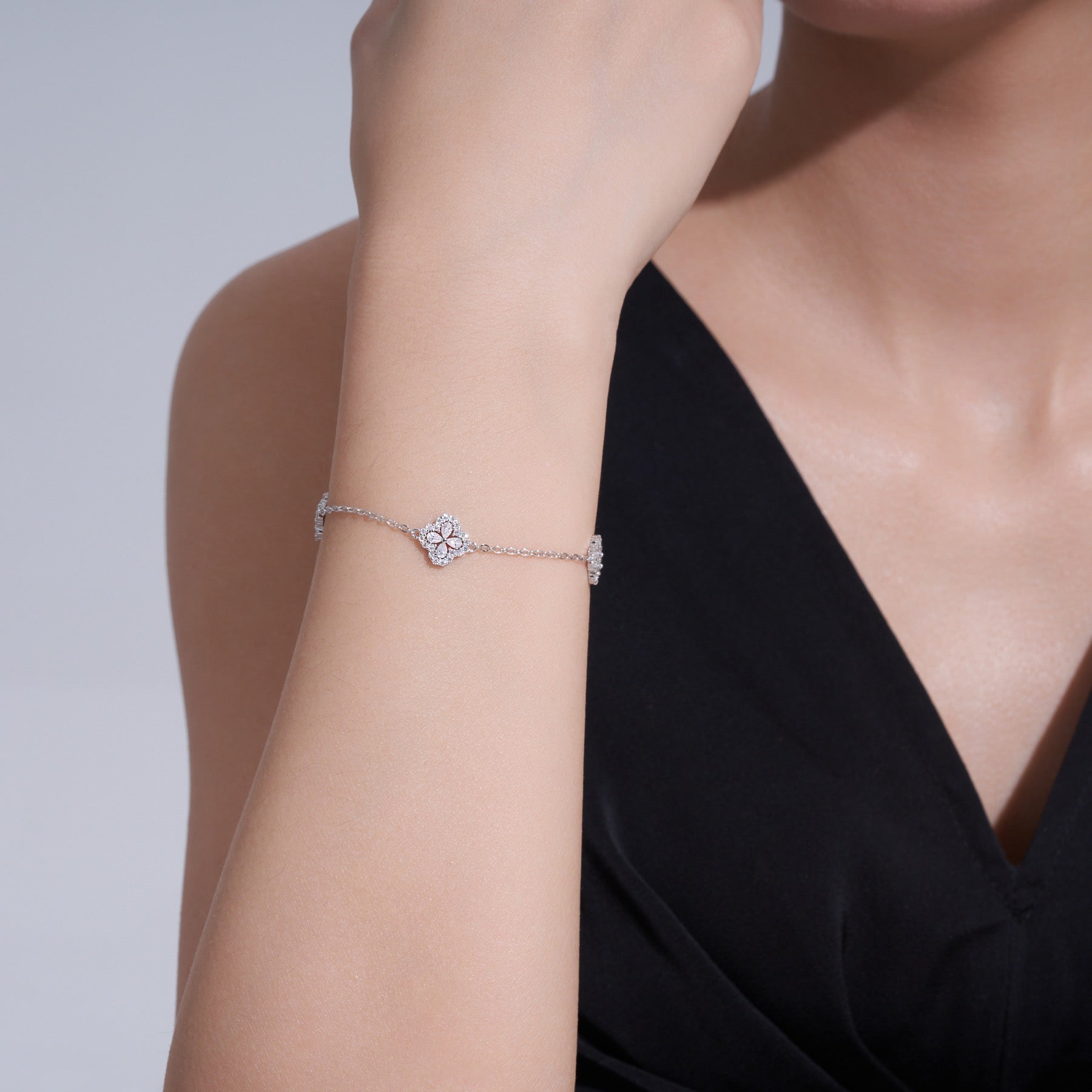 Quadrifogli Moissanite Chain Bracelet in Sterling Silver