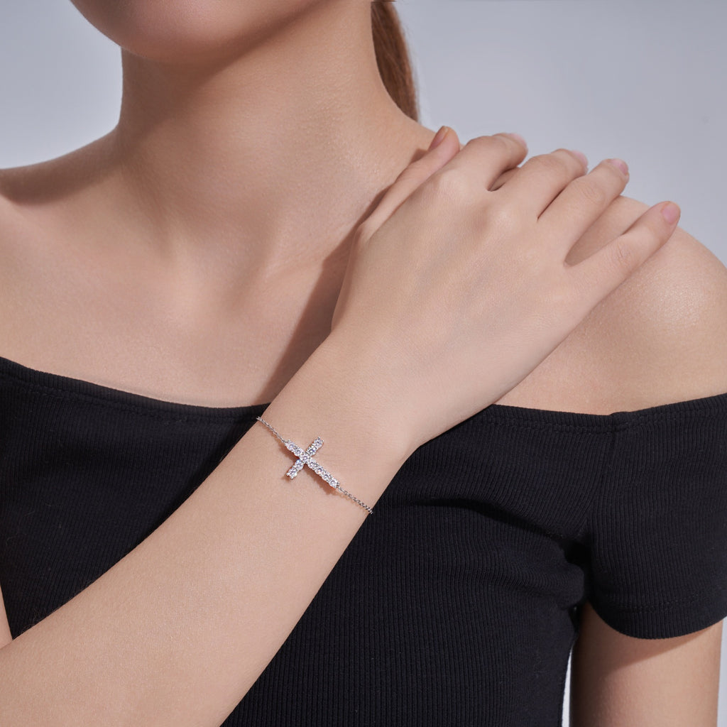 Crocina Moissanite Chain Bracelet in Sterling Silver