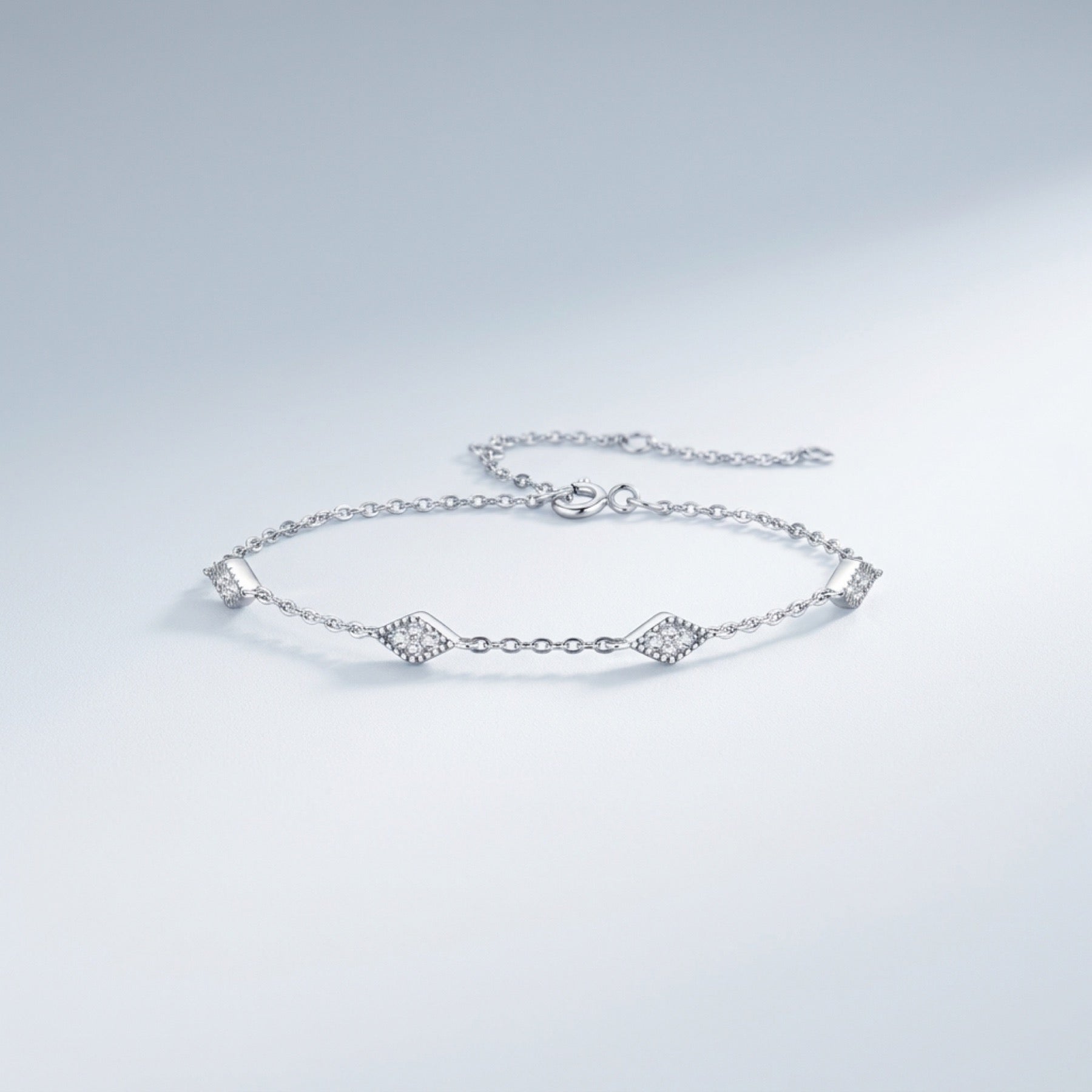 Rombolino Moissanite Chain Bracelet in Sterling Silver