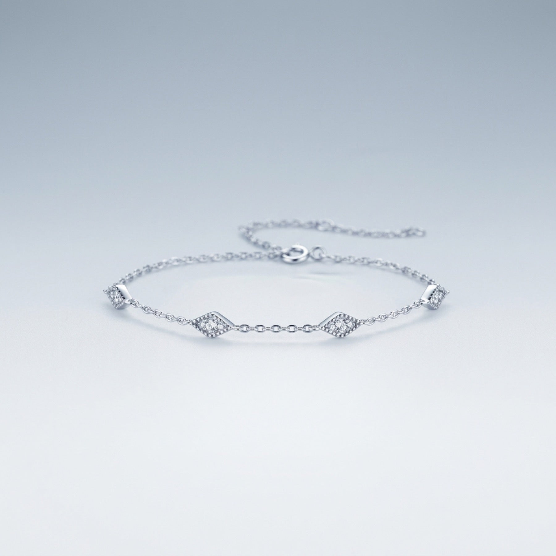 Rombolino Moissanite Chain Bracelet in Sterling Silver