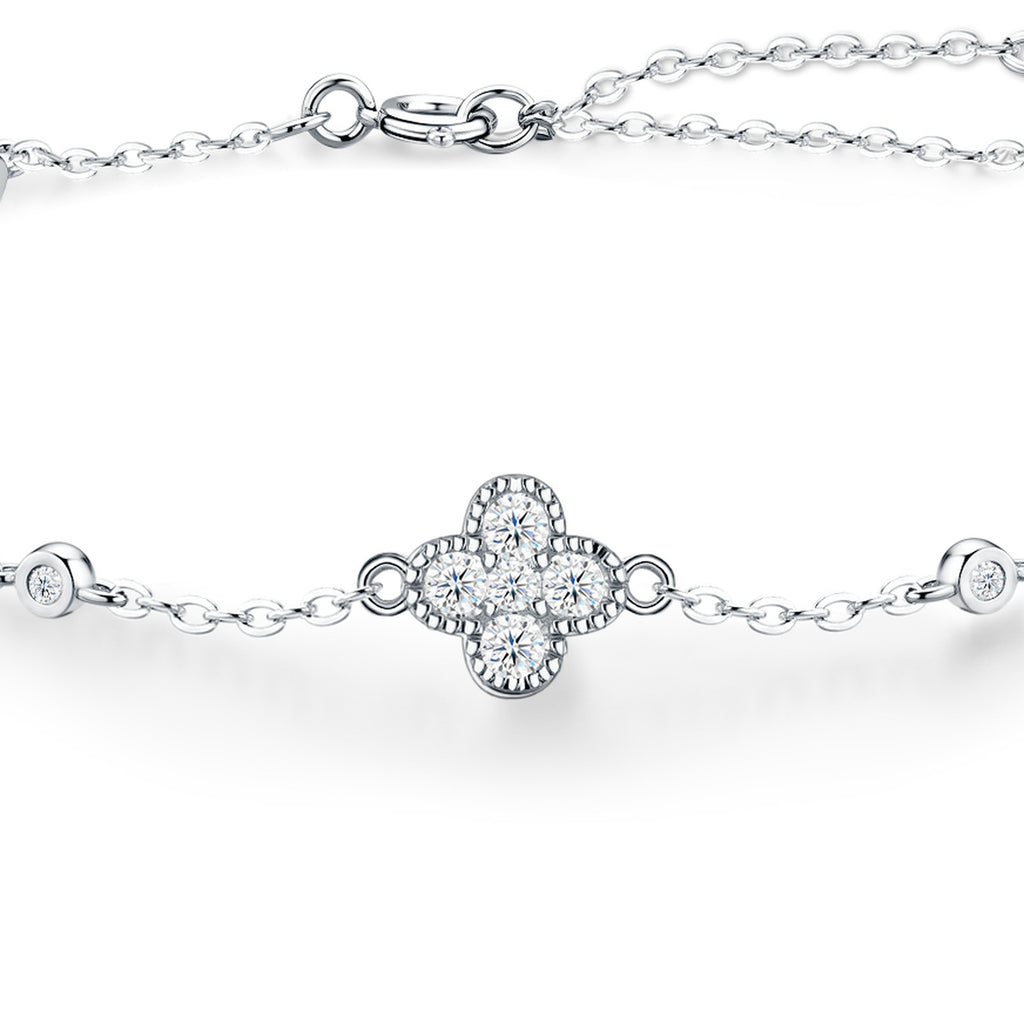 Trifoglino Moissanite Chain Bracelet in Sterling Silver — detail