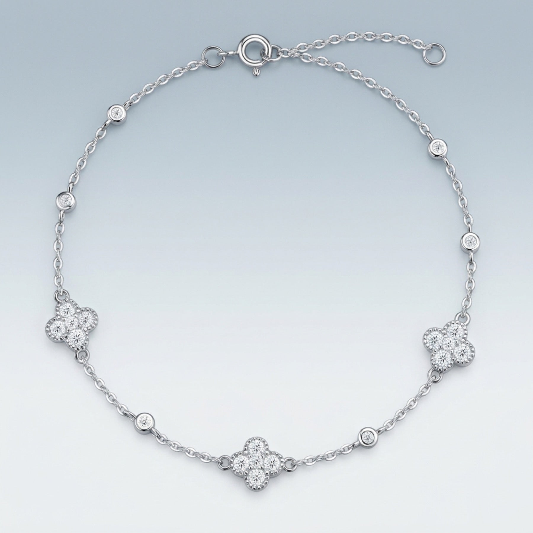 Trifoglino Moissanite Chain Bracelet in Sterling Silver