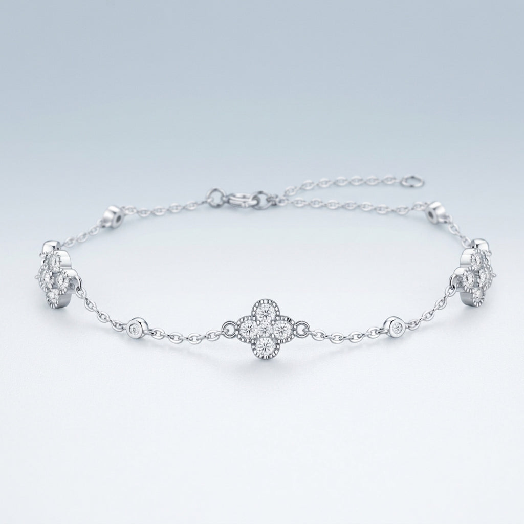 Trifoglino Moissanite Chain Bracelet in Sterling Silver