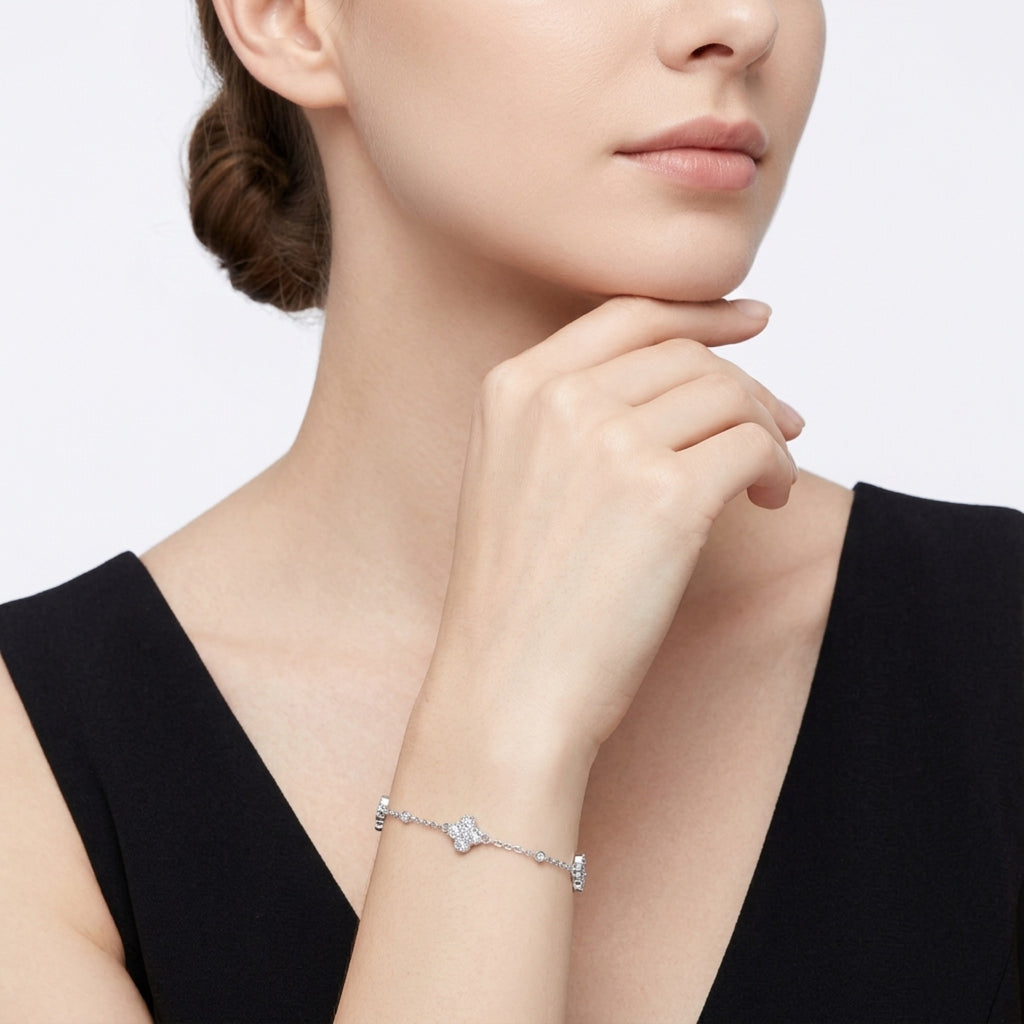 Trifoglino Moissanite Chain Bracelet in Sterling Silver