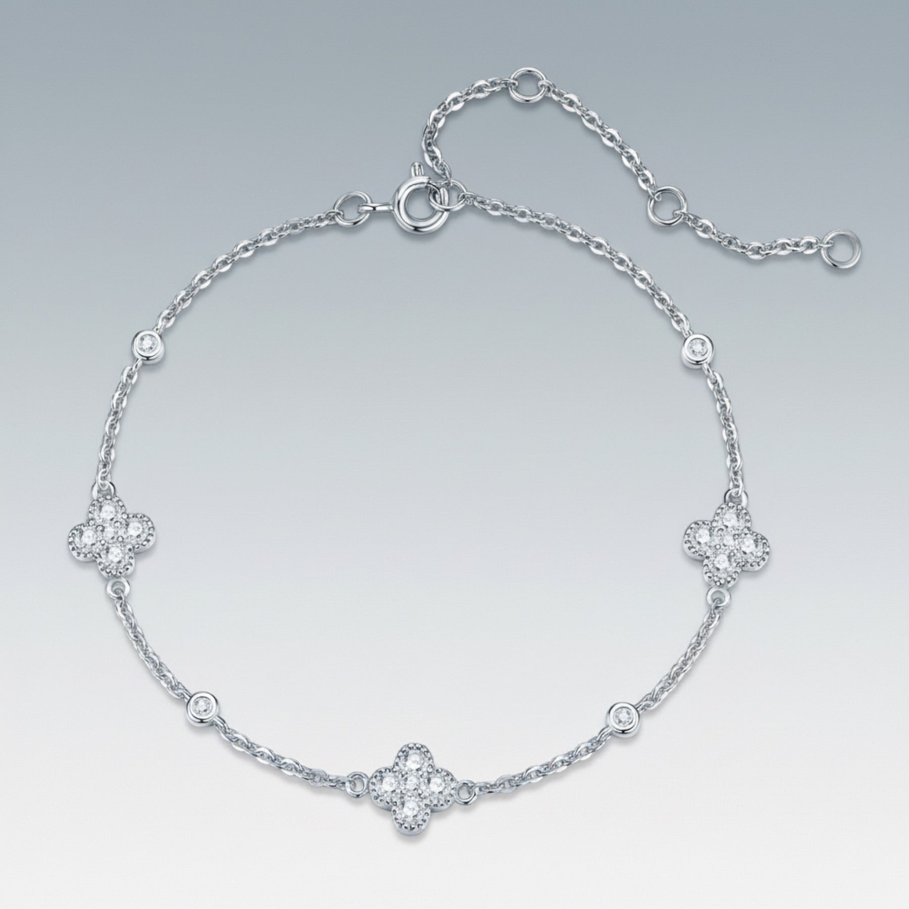 Quadrifoglino Moissanite Chain Bracelet in Sterling Silver