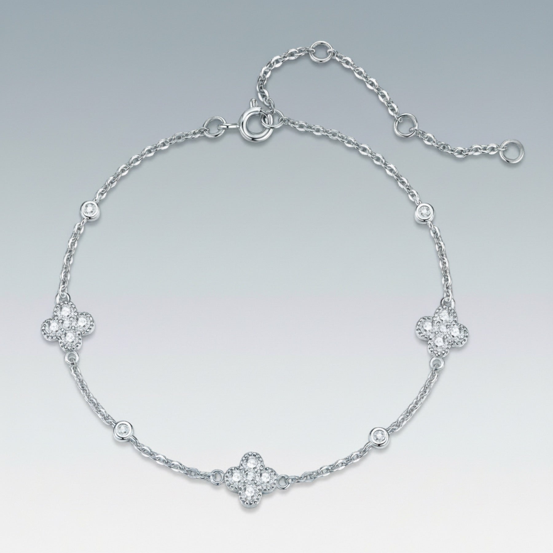 Quadrifoglino Moissanite Chain Bracelet in Sterling Silver