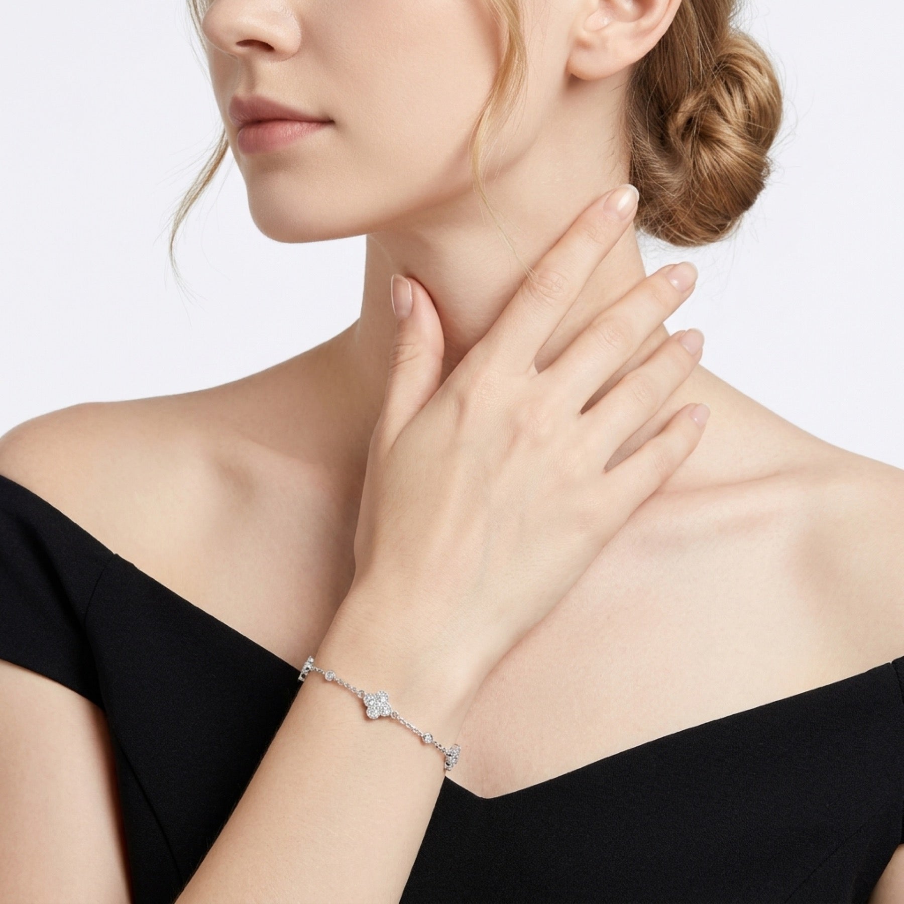 Quadrifoglino Moissanite Chain Bracelet in Sterling Silver