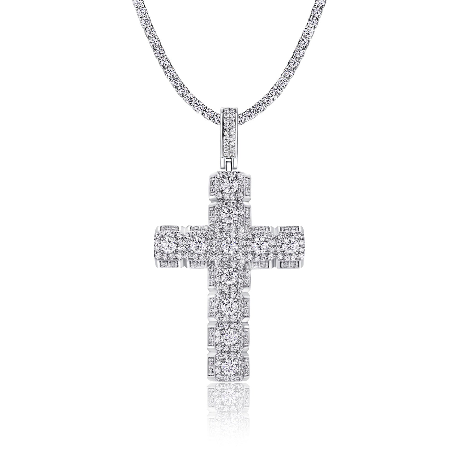 Rood Moissanite Cross Necklace in Sterling Silver